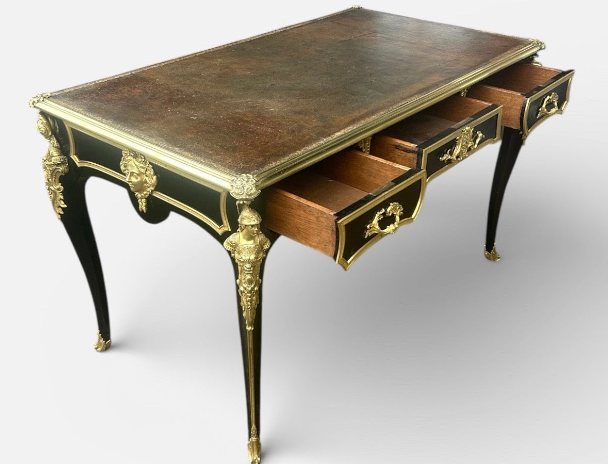 BUREAU PLAT DE STYLE LOUIS XV LAQUÉ NOIR D’ÉPOQUE NAPOLÉON III