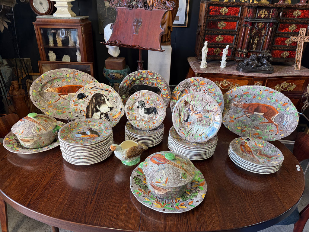GIEN - MODÈLE RAMBOUILLET - SERVICE DE TABLE EN FAÏENCE DE GIEN DÉCOR DE CHASSE 53 PIÈCES