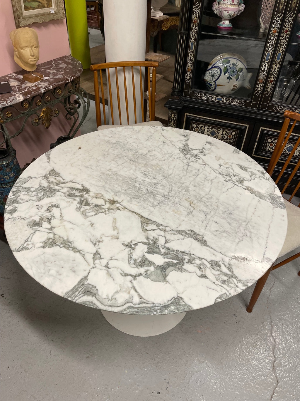 Table Knoll Eero Saarinen Modèle Tulipe En Marbre 107 Cm