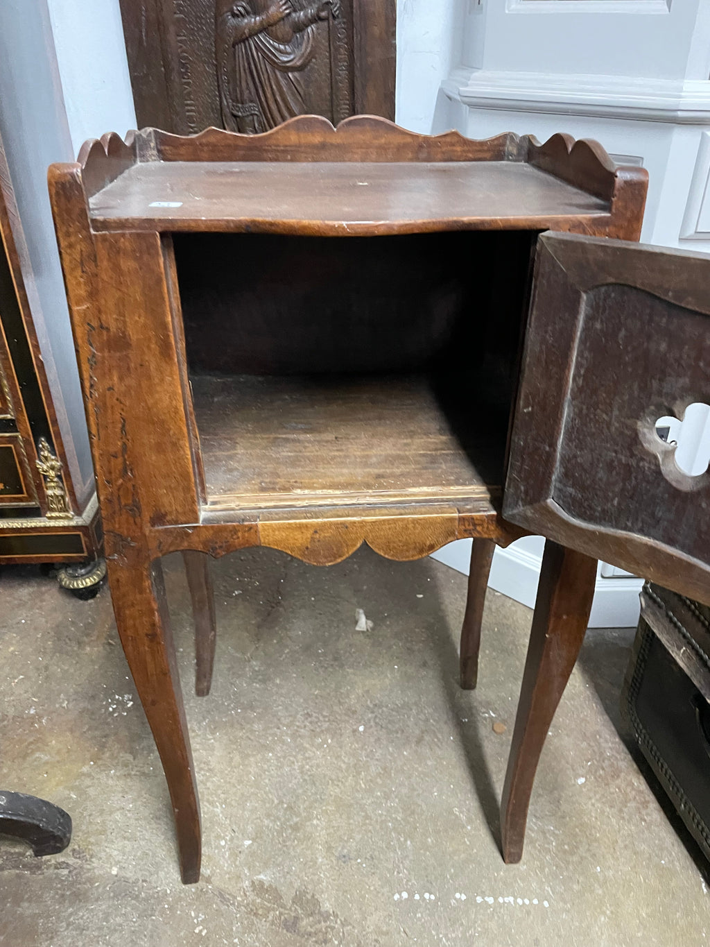 Table de chevet rustique 19eme