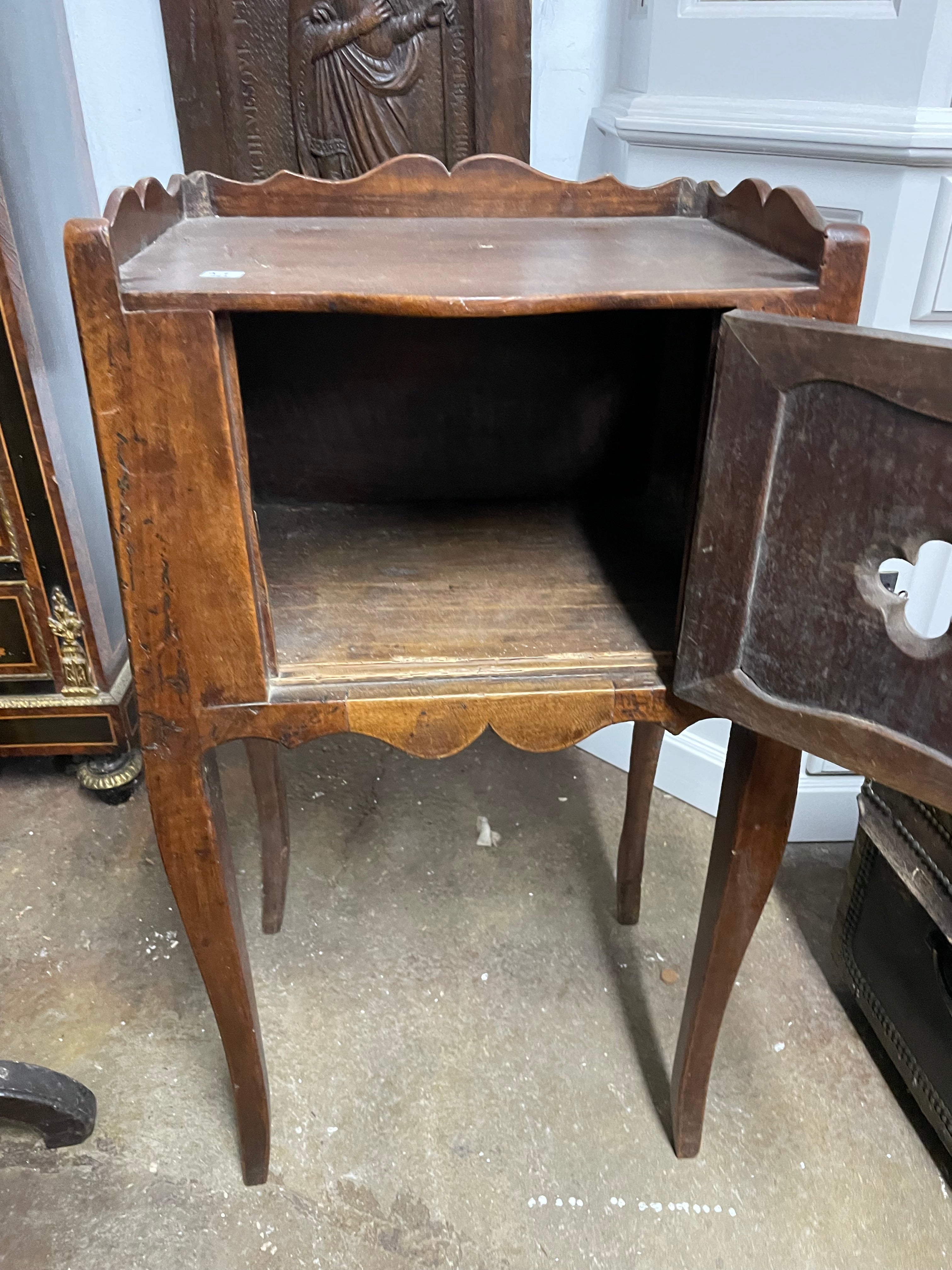 Table de chevet rustique 19eme