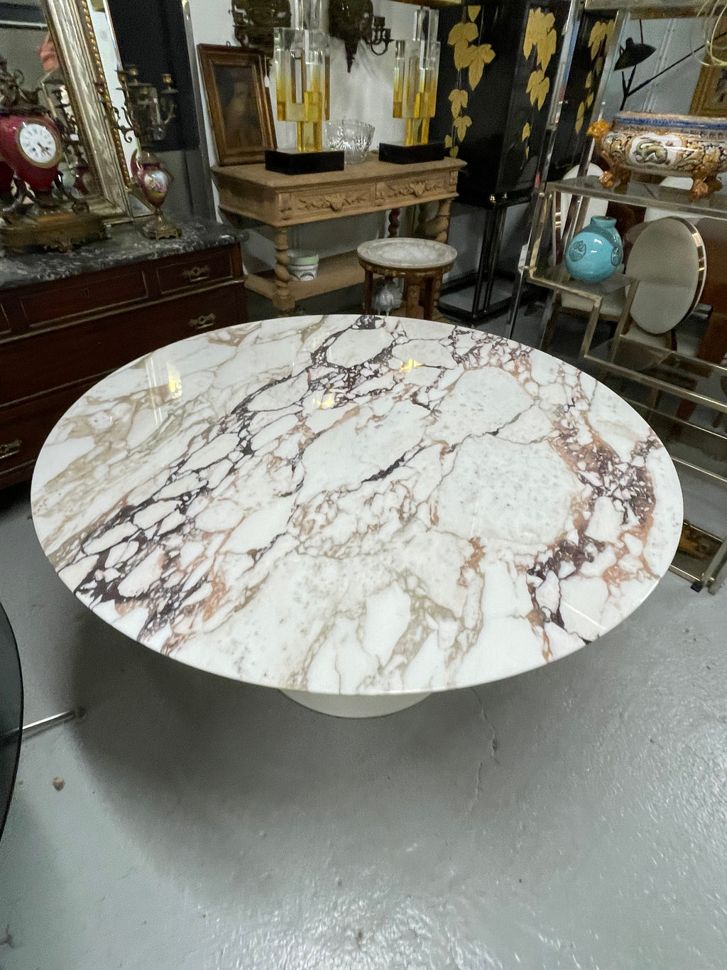 Table Knoll Eero Saarinen Modèle Tulipe En Marbre 137 Cm