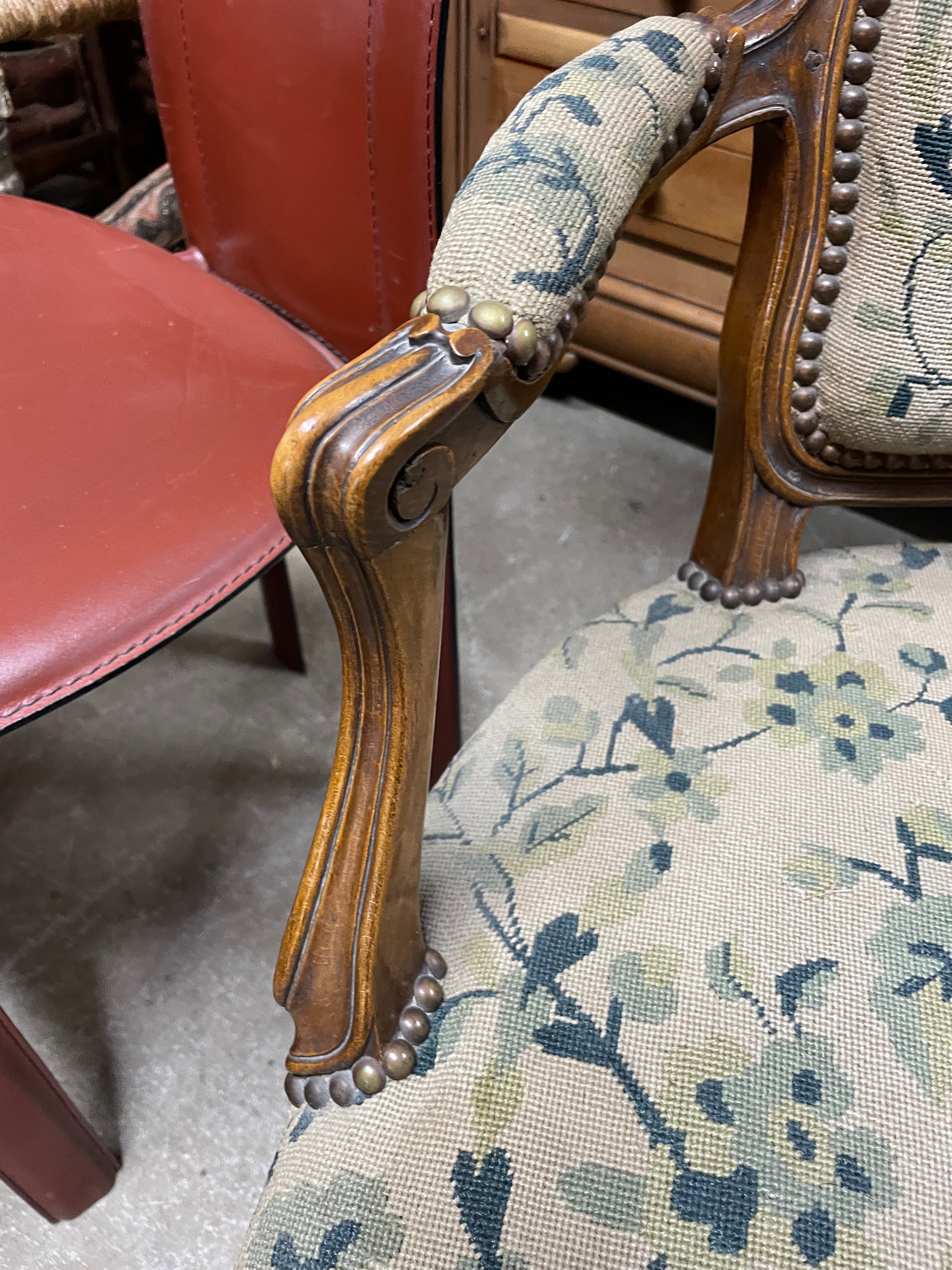 Paire de fauteuils en hêtre de style Louis XV époque 19ème