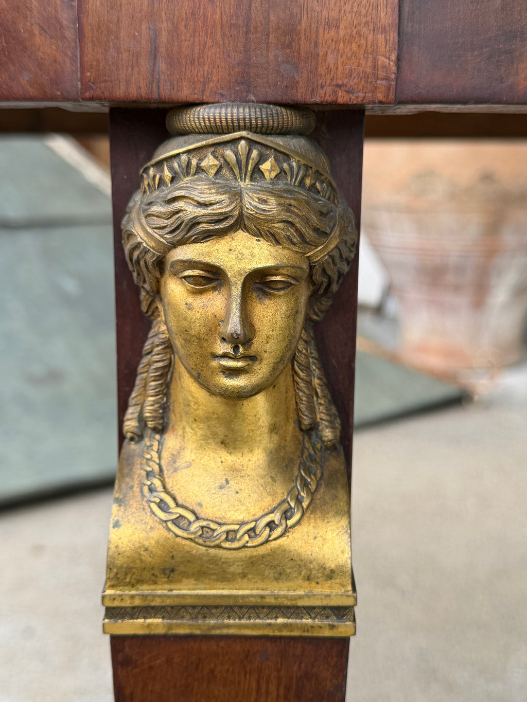 GUÉRIDON ÉPOQUE EMPIRE RETOUR D’ÉGYPTE ACAJOU ET BRONZE DORÉ 19ÈME