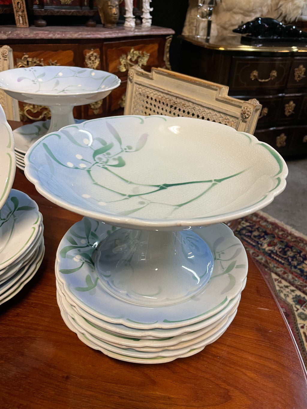 SERVICE DE TABLE AU « GUI » EDMOND LACHENAL FAIENCE KELLER ET GUERIN 62 PIÈCES