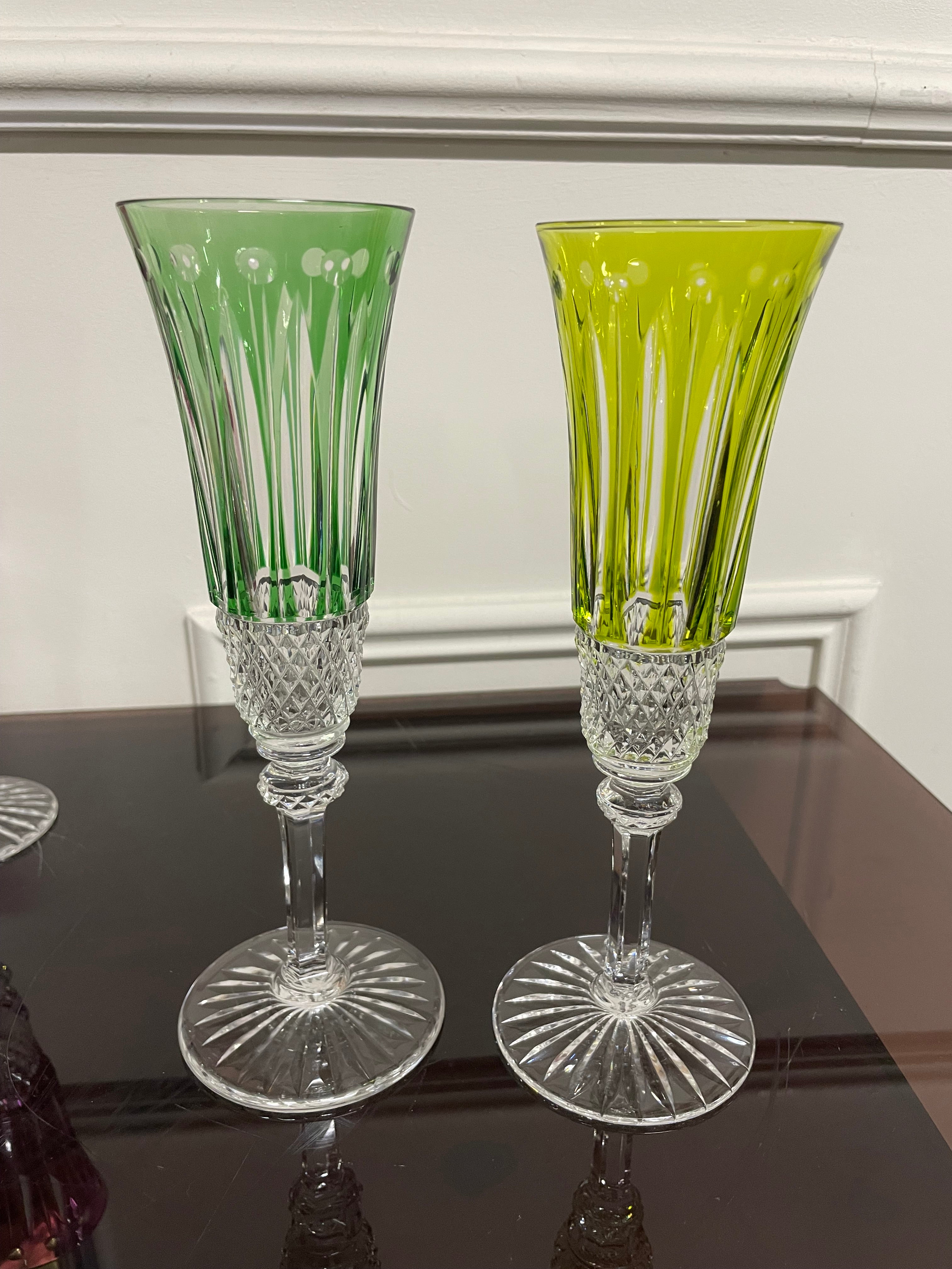 6 FLÛTES À CHAMPAGNE EN CRISTAL DE COULEUR SAINT LOUIS MODÈLE TOMMY H: 20,5