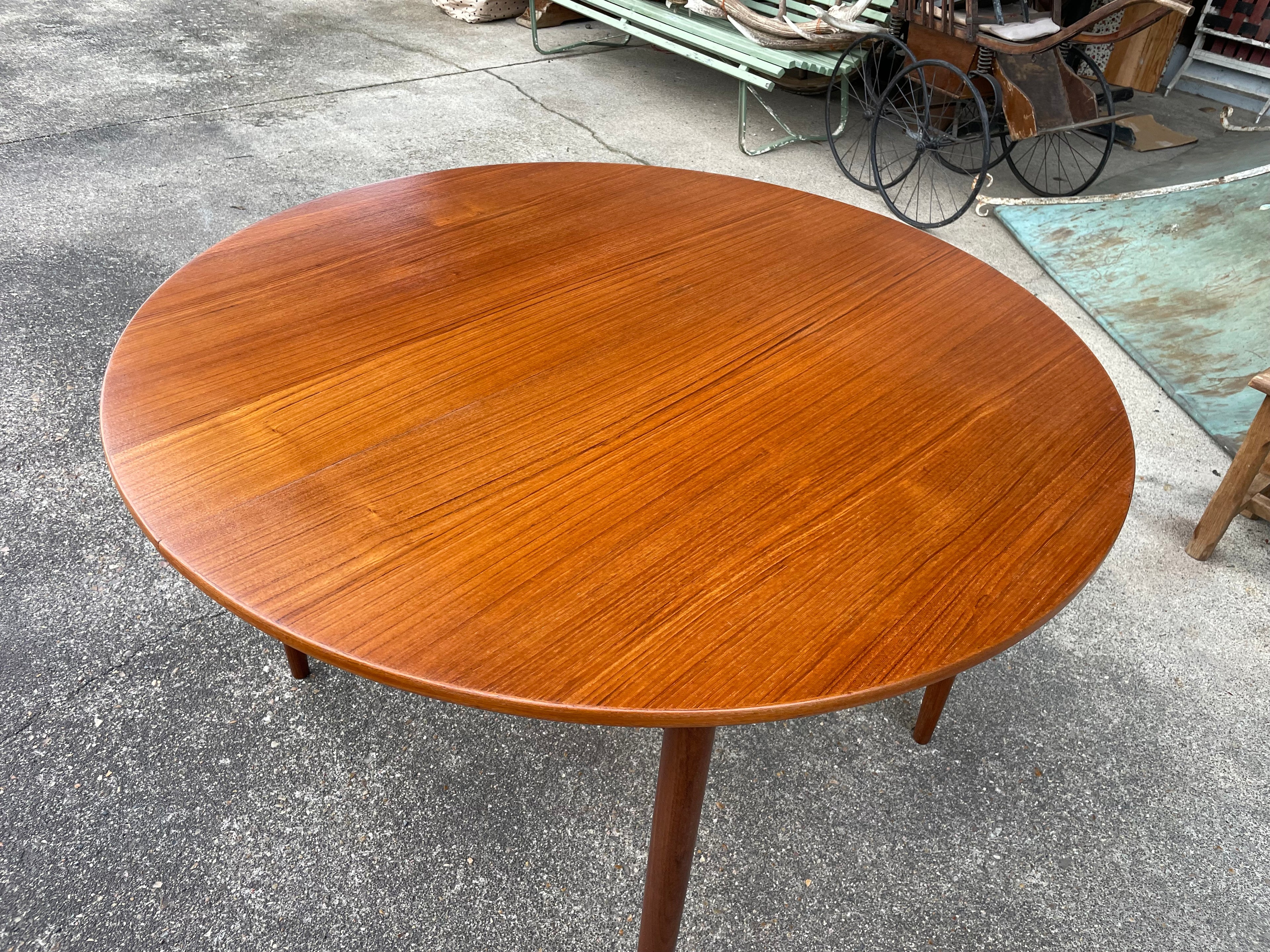 Table ronde extensible en teck danois d’Elsteds Mobelfabrik Agerbaek