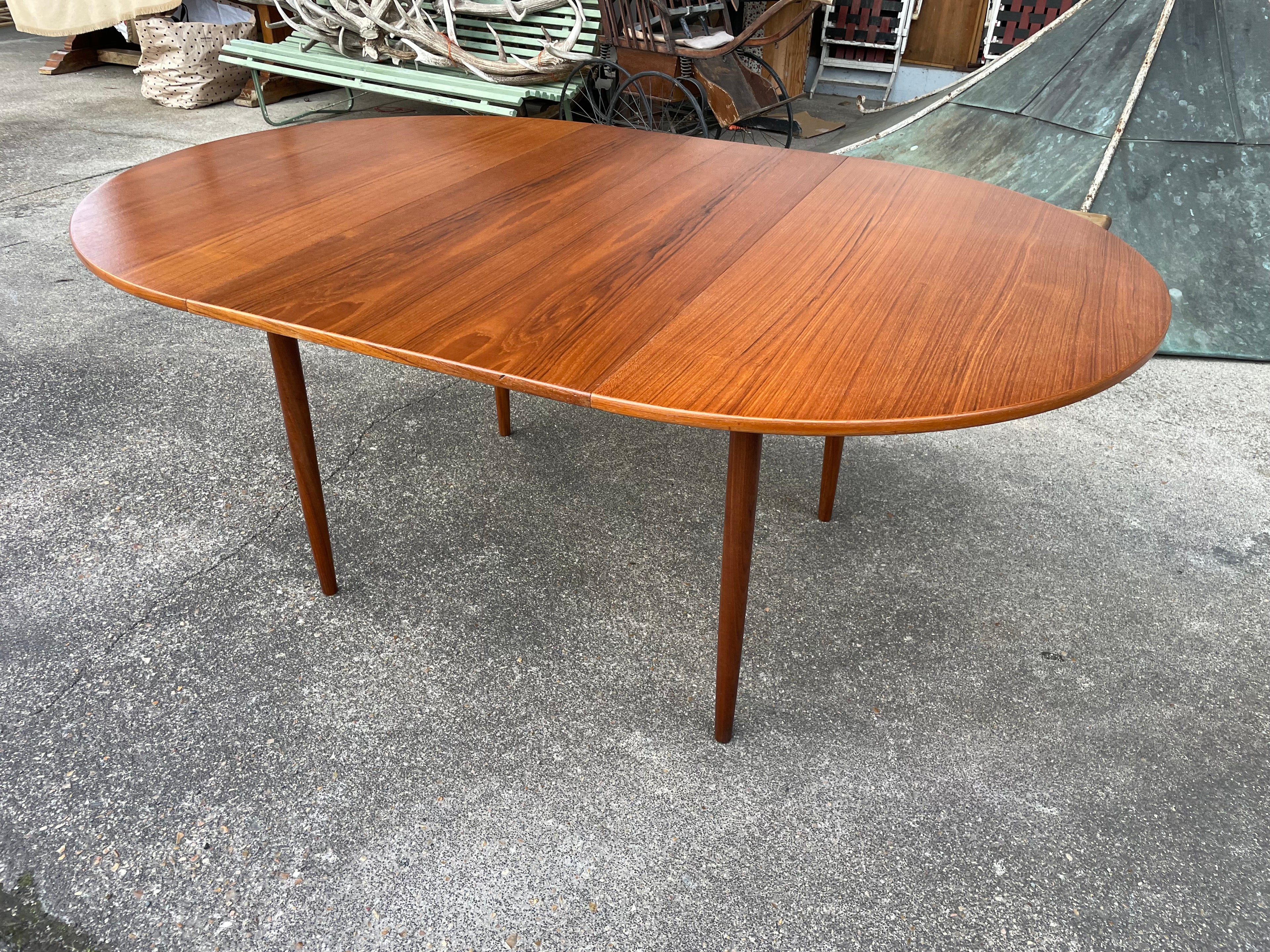 Table ronde extensible en teck danois d’Elsteds Mobelfabrik Agerbaek