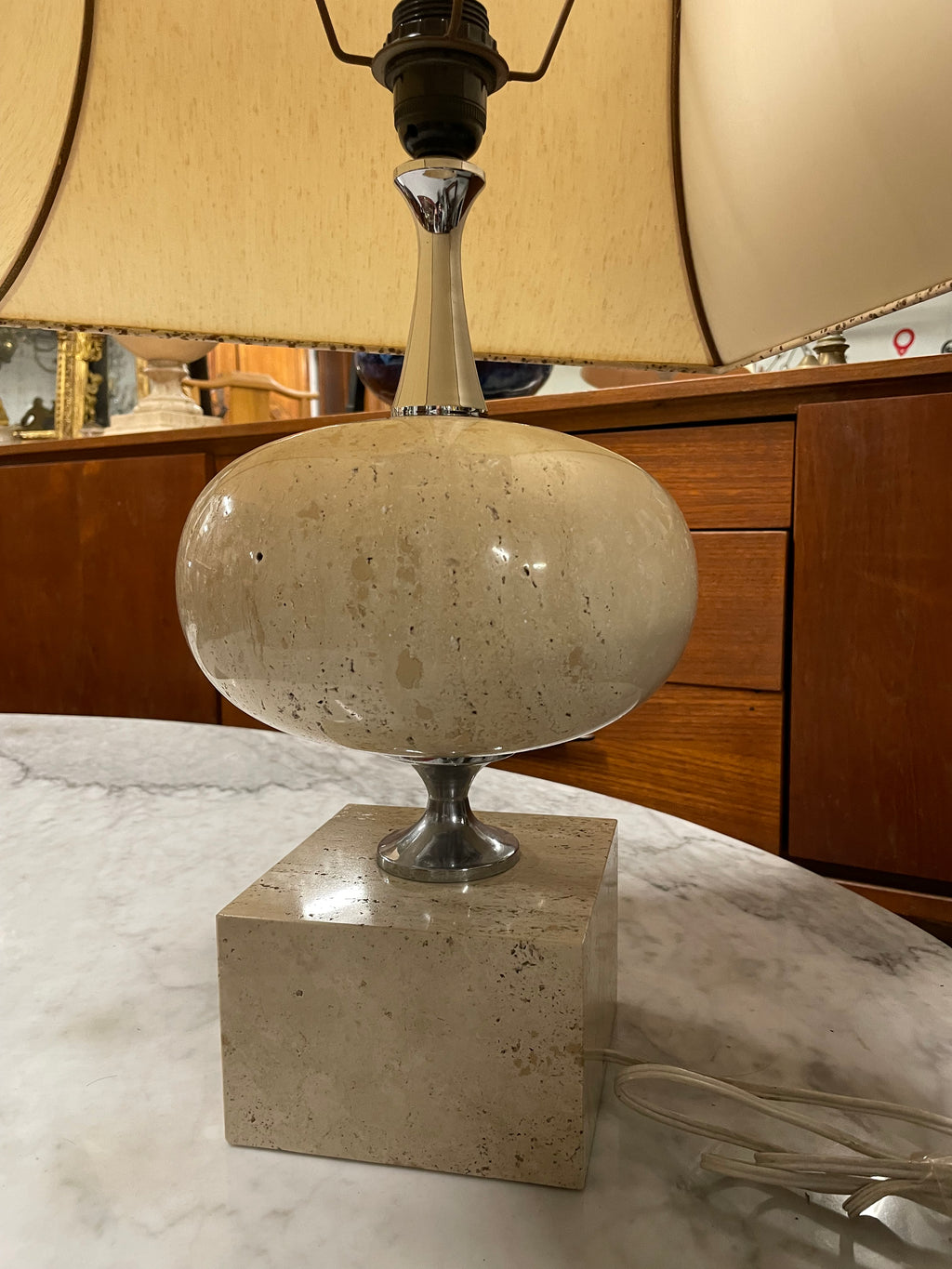 Lampe en travertin par Philippe Barbier
