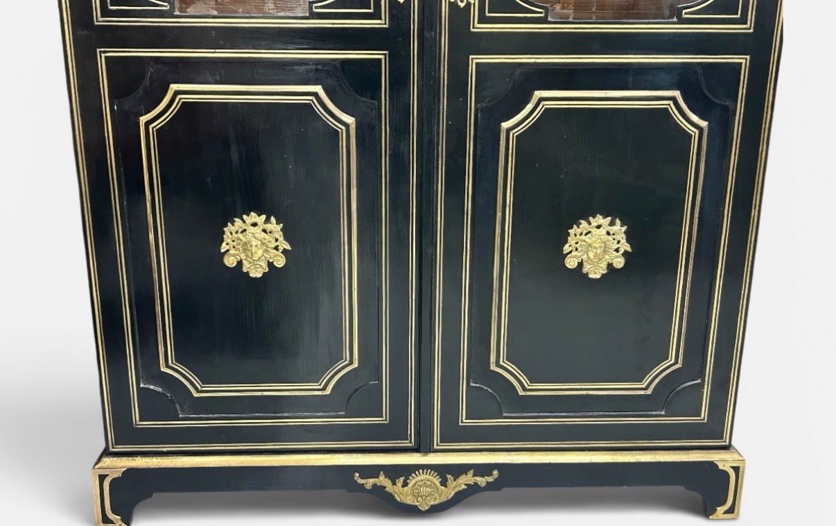 BIBLIOTHÈQUE OU VITRINE EN BOIS LAQUÉ NOIR DE STYLE LOUIS XIV ÉPOQUE NAPOLÉON III