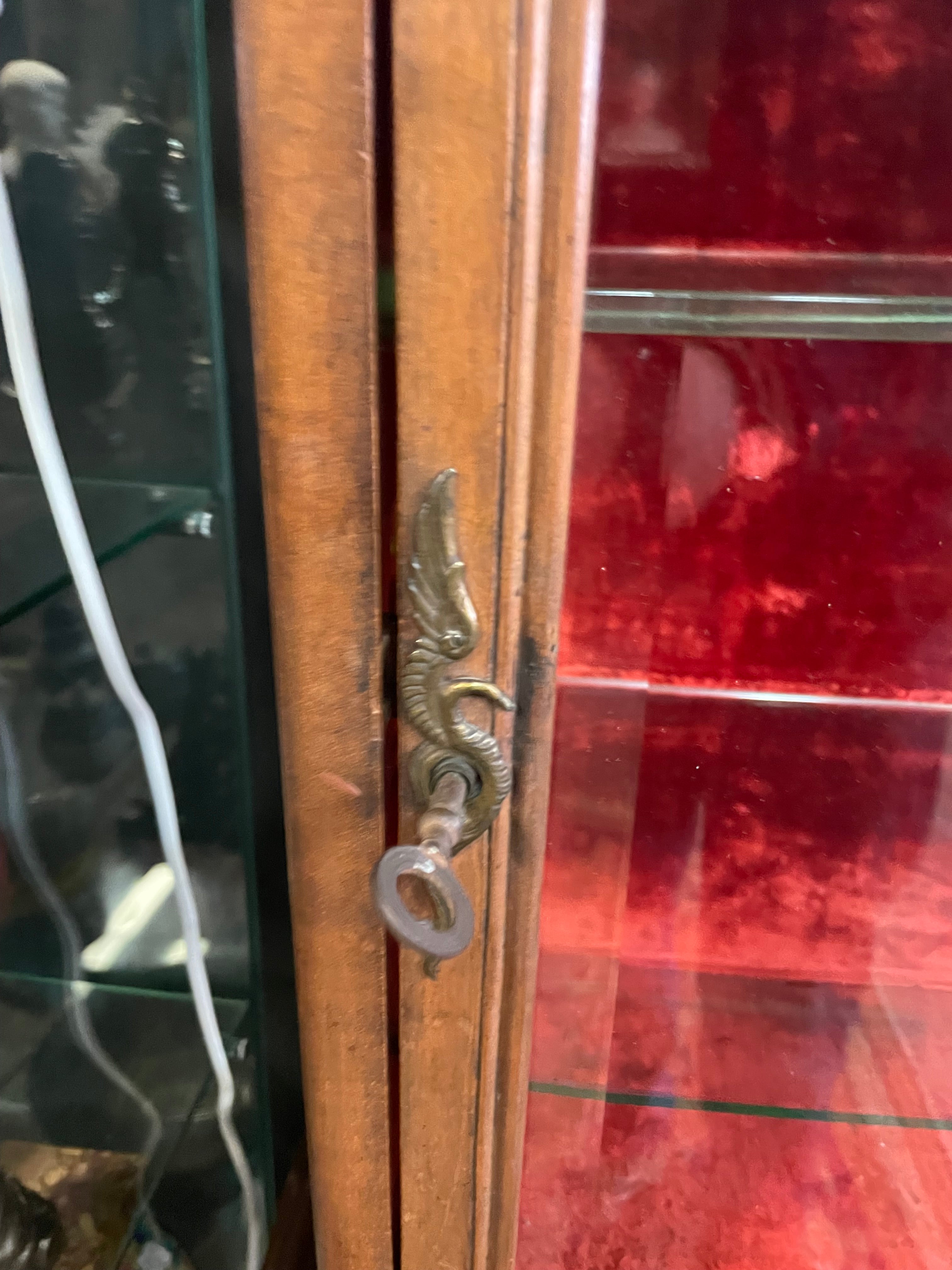 Vitrine chinoisante dans le goût de Viardot ou Perret Vibert