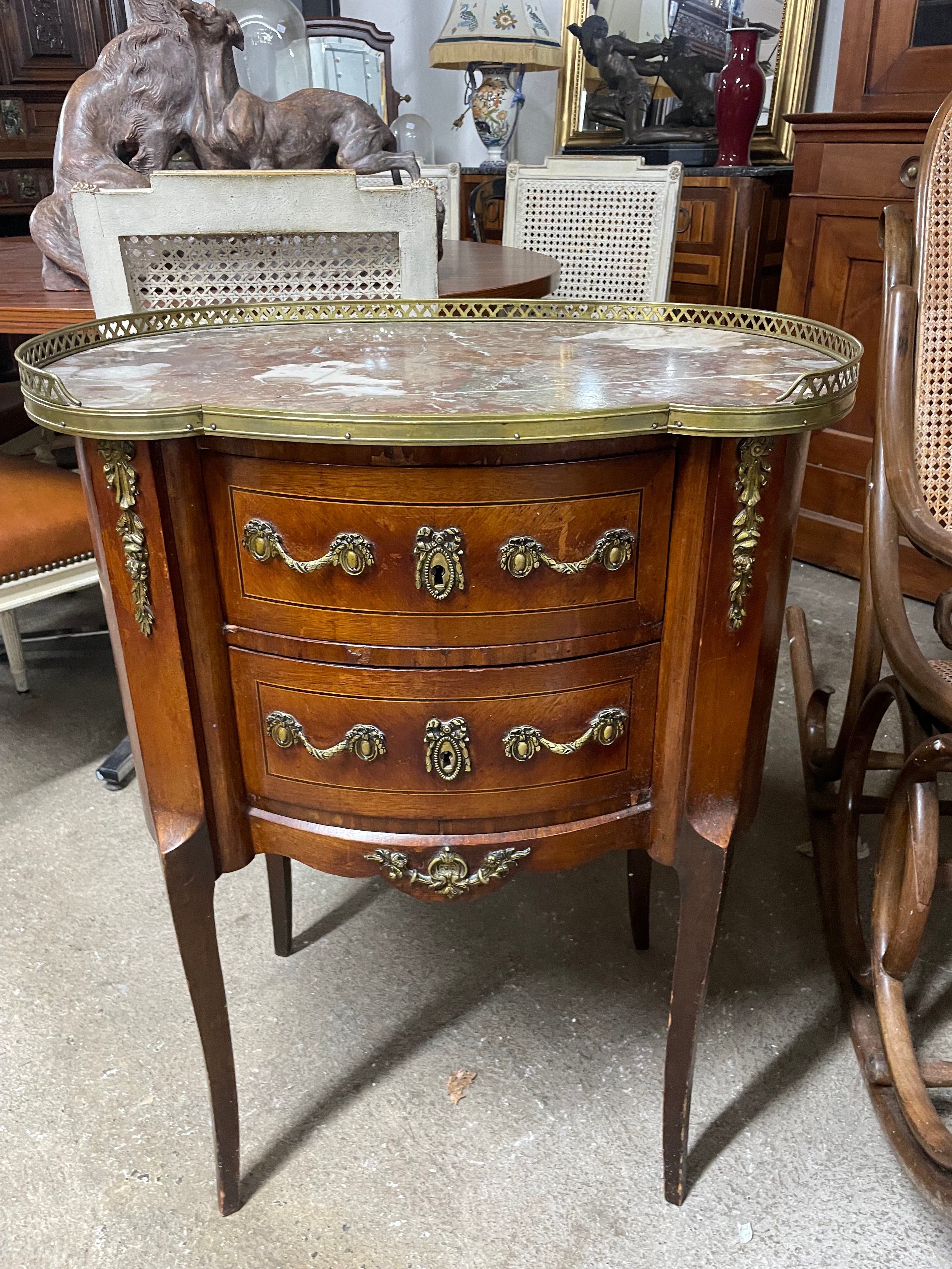 Table rognon style Louis XVI