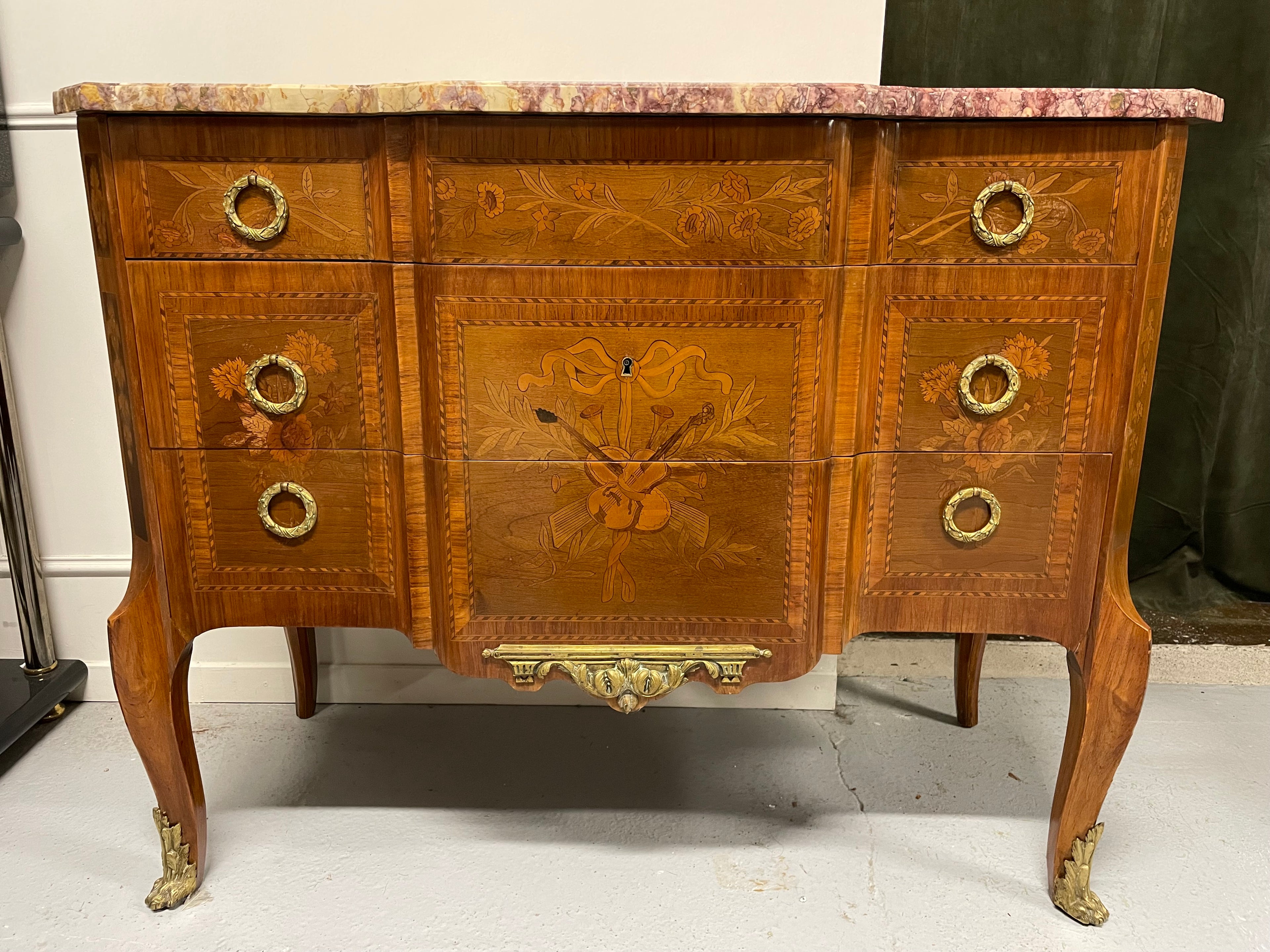 Commode Style Transition En Marqueterie Aux Instruments De Musique