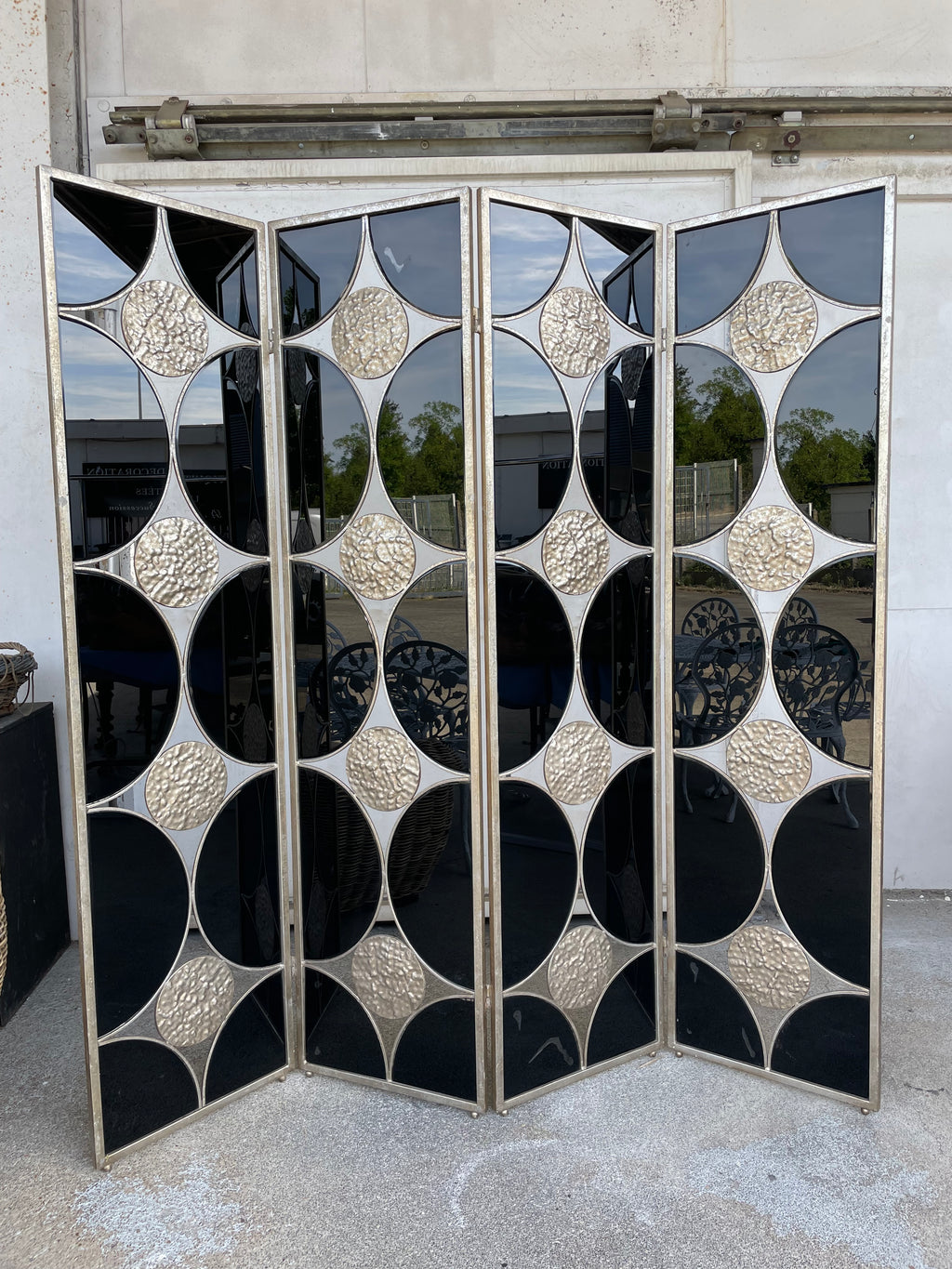 Grand paravent en verre et métal vers 1980