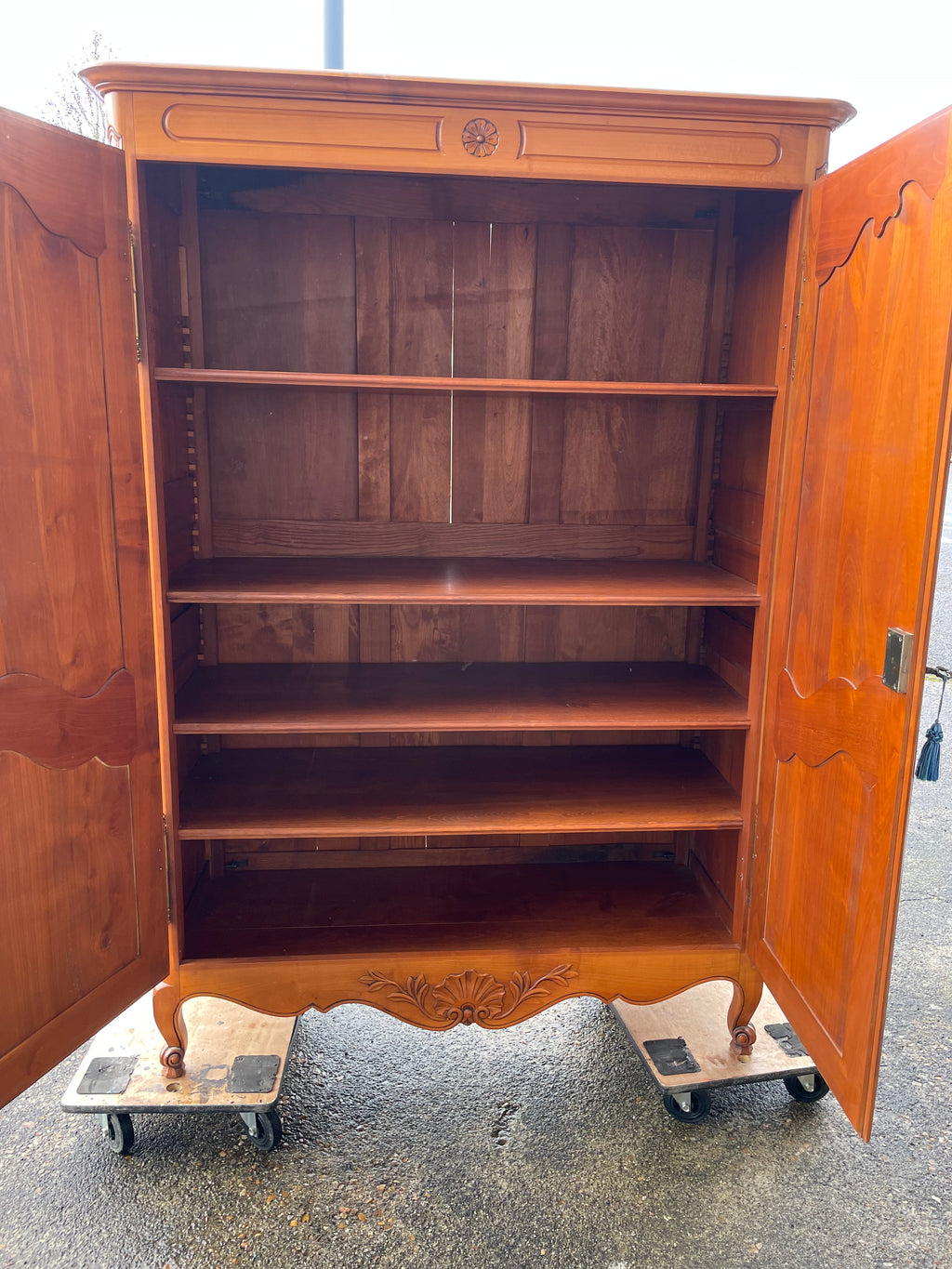 Petite armoire Louis XV en merisier