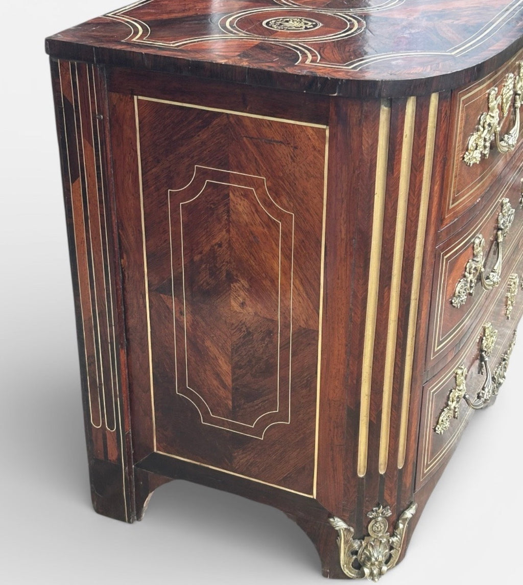 COMMODE EN PLACAGE DE PALISSANDRE D’ÉPOQUE LOUIS XIV PLATEAU BOIS - RÉGENCE DÉBUT XVIIIÈME
