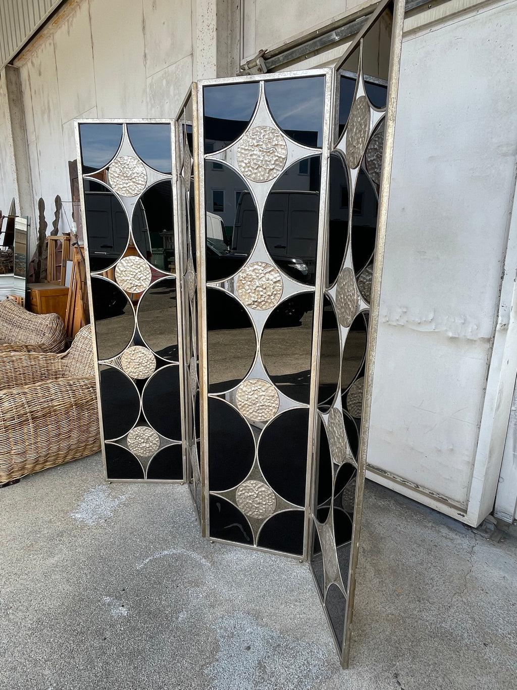 Grand paravent en verre et métal vers 1980