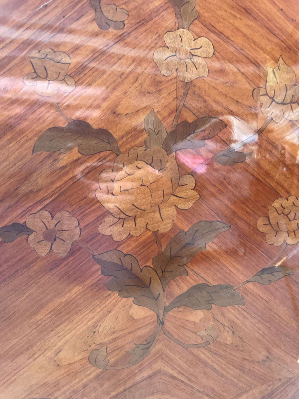 Commode sauteuse style Louis XV en marqueterie