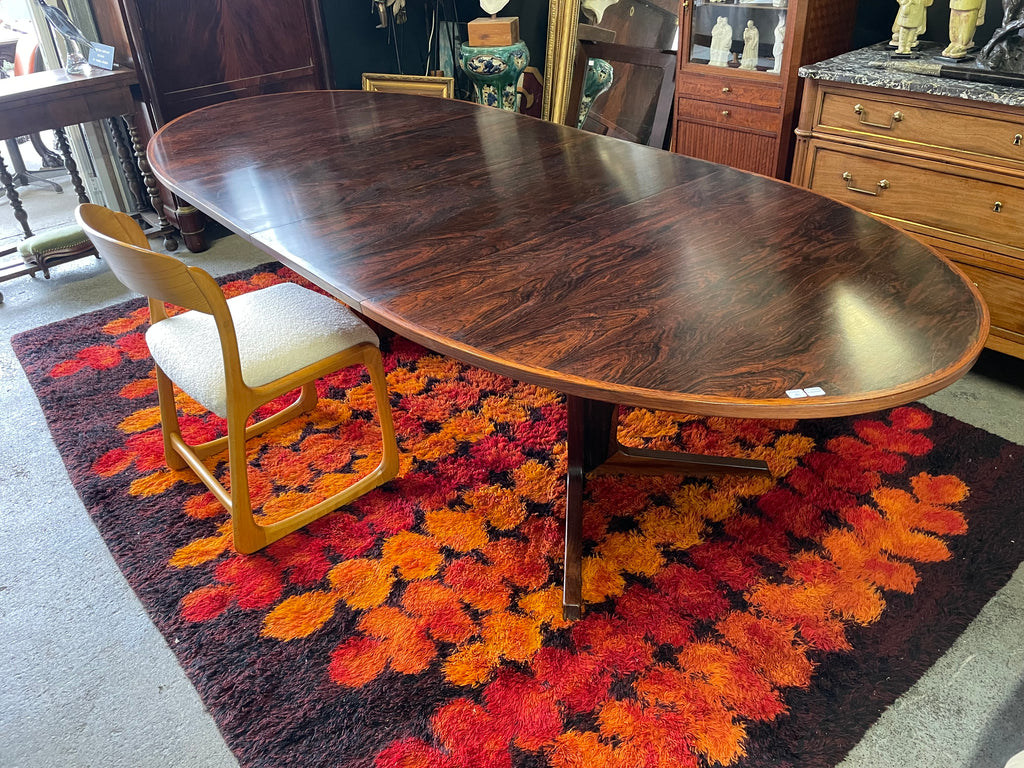 Grande table scandinave en palissandre vers 1960