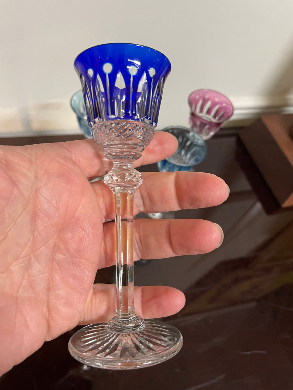 Vendus - 6 VERRES À LIQUEUR EN CRISTAL DE COULEUR SAINT LOUIS MODÈLE TOMMY H: 13,5