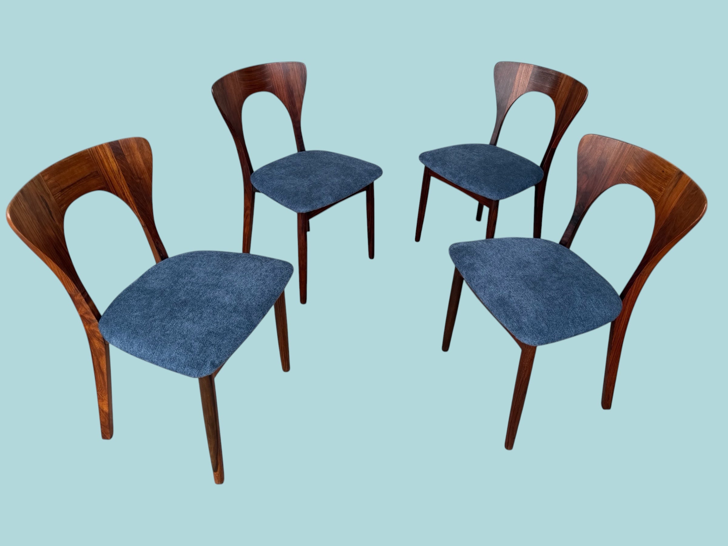 SUITE DE 4 CHAISES EN PALISSANDRE DE RIO PAR NIELS KOEFOEDS CIRCA 1960 DANEMARK