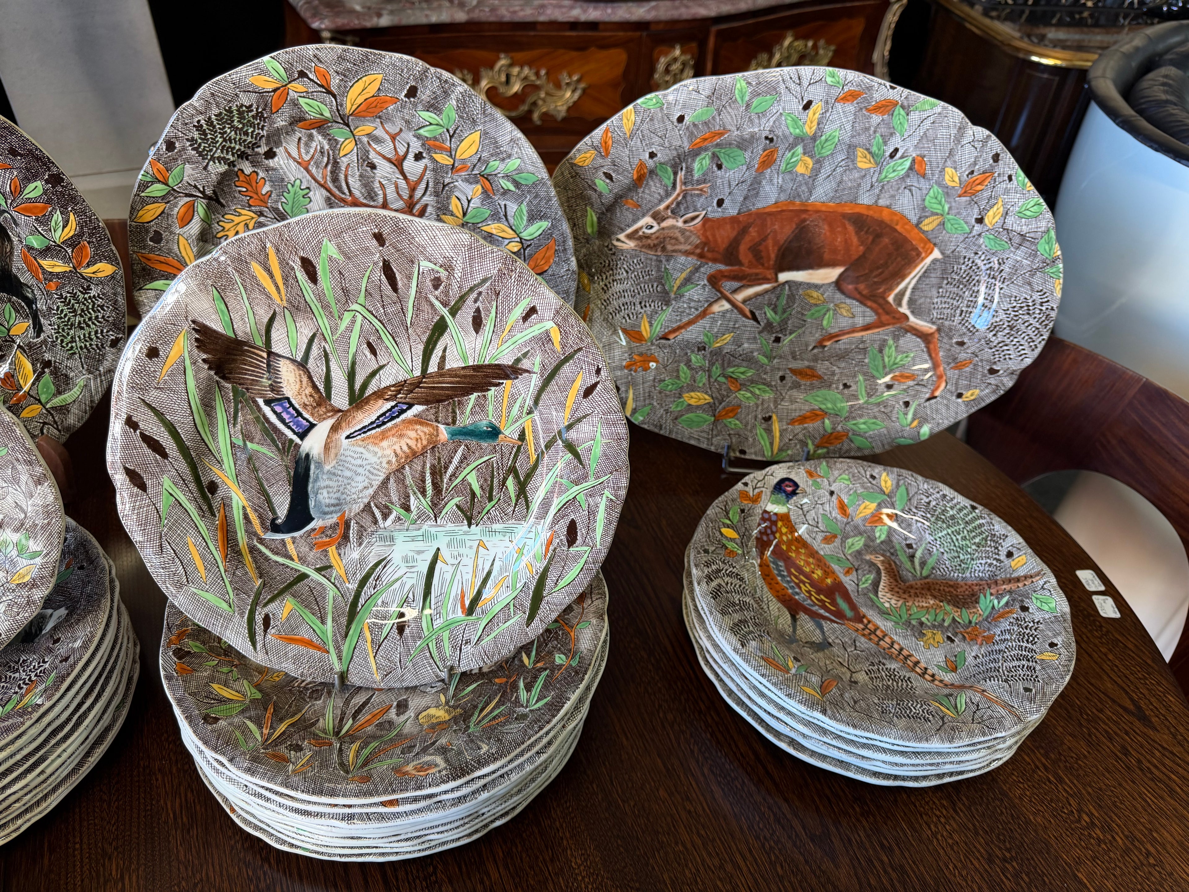 GIEN - MODÈLE RAMBOUILLET - SERVICE DE TABLE EN FAÏENCE DE GIEN DÉCOR DE CHASSE 53 PIÈCES