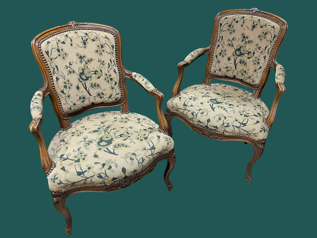 Paire de fauteuils en hêtre de style Louis XV époque 19ème