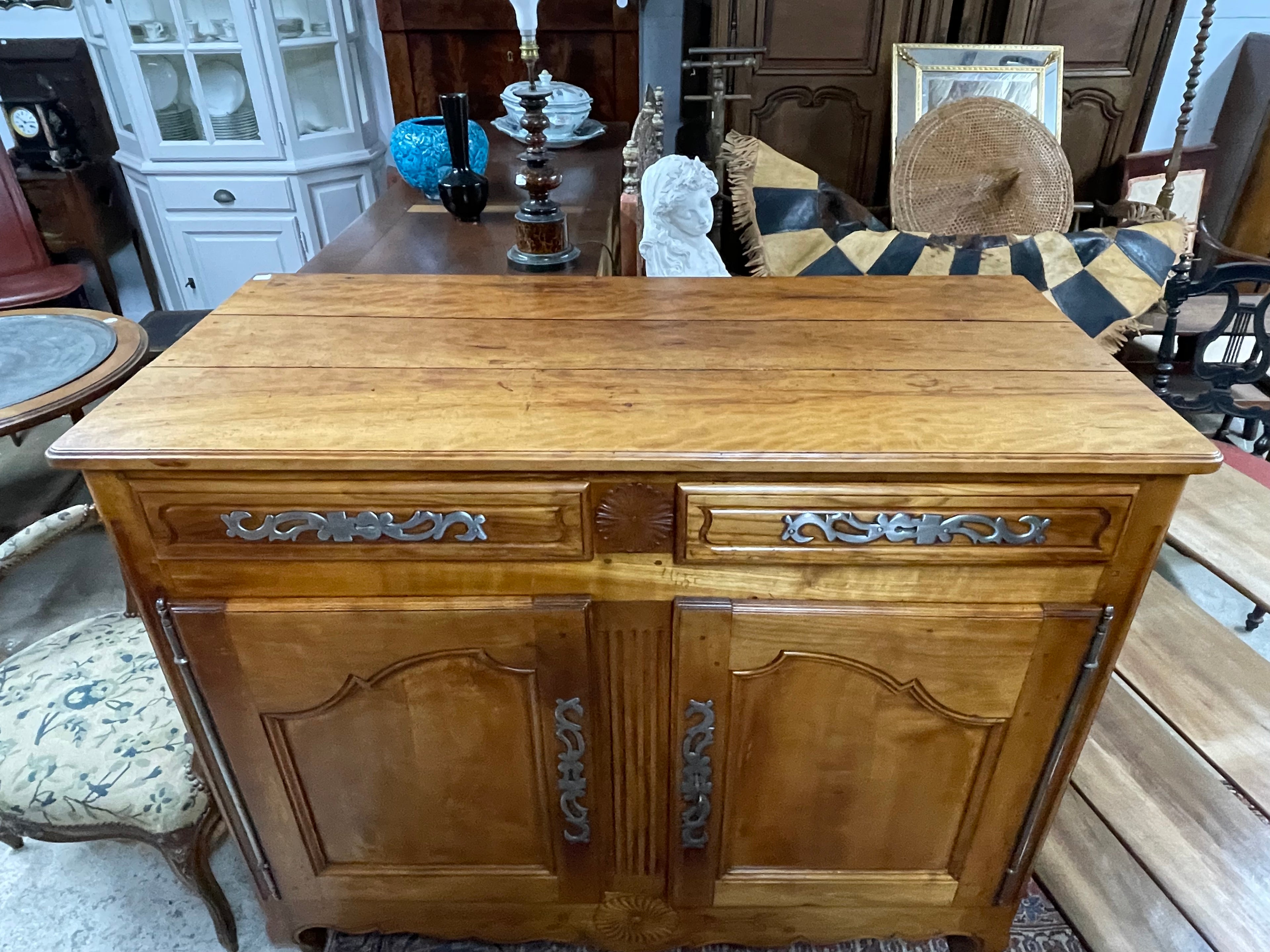 VENDU - Buffet rustique Louis XV en noyer 19ème