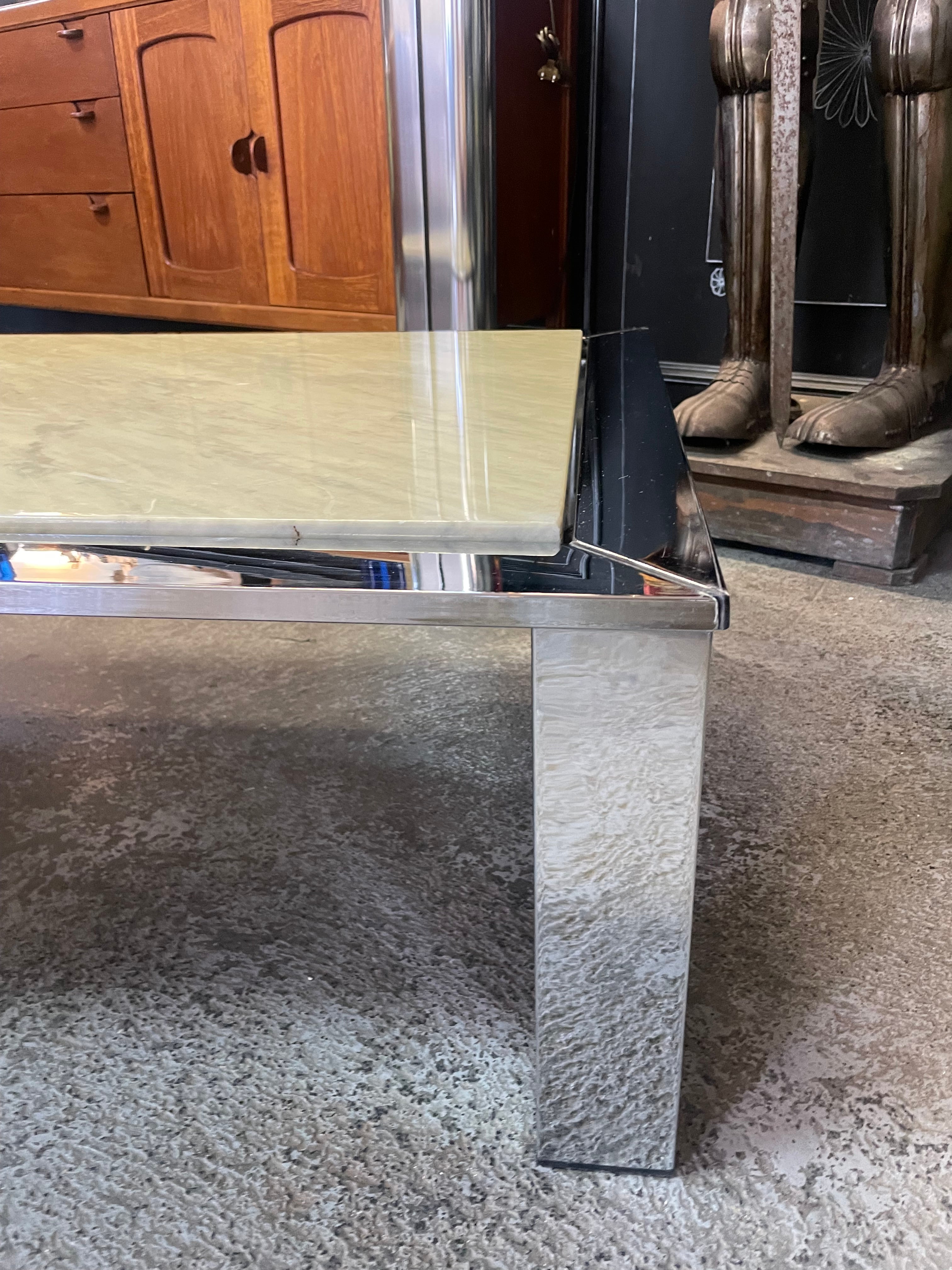 Table basse marbre et chrome vers 1970