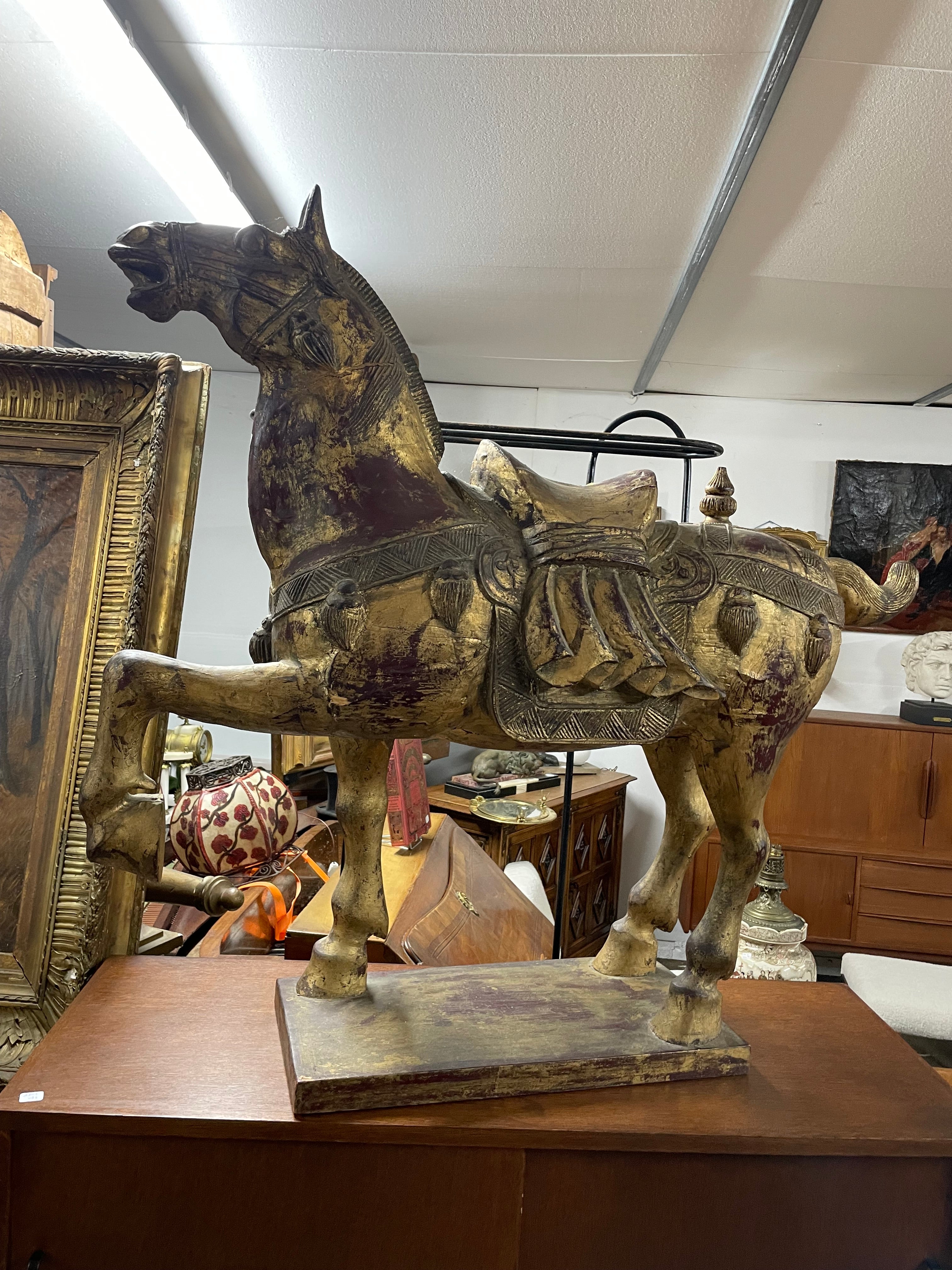 Sculpture Cheval Asiatique Bois doré
