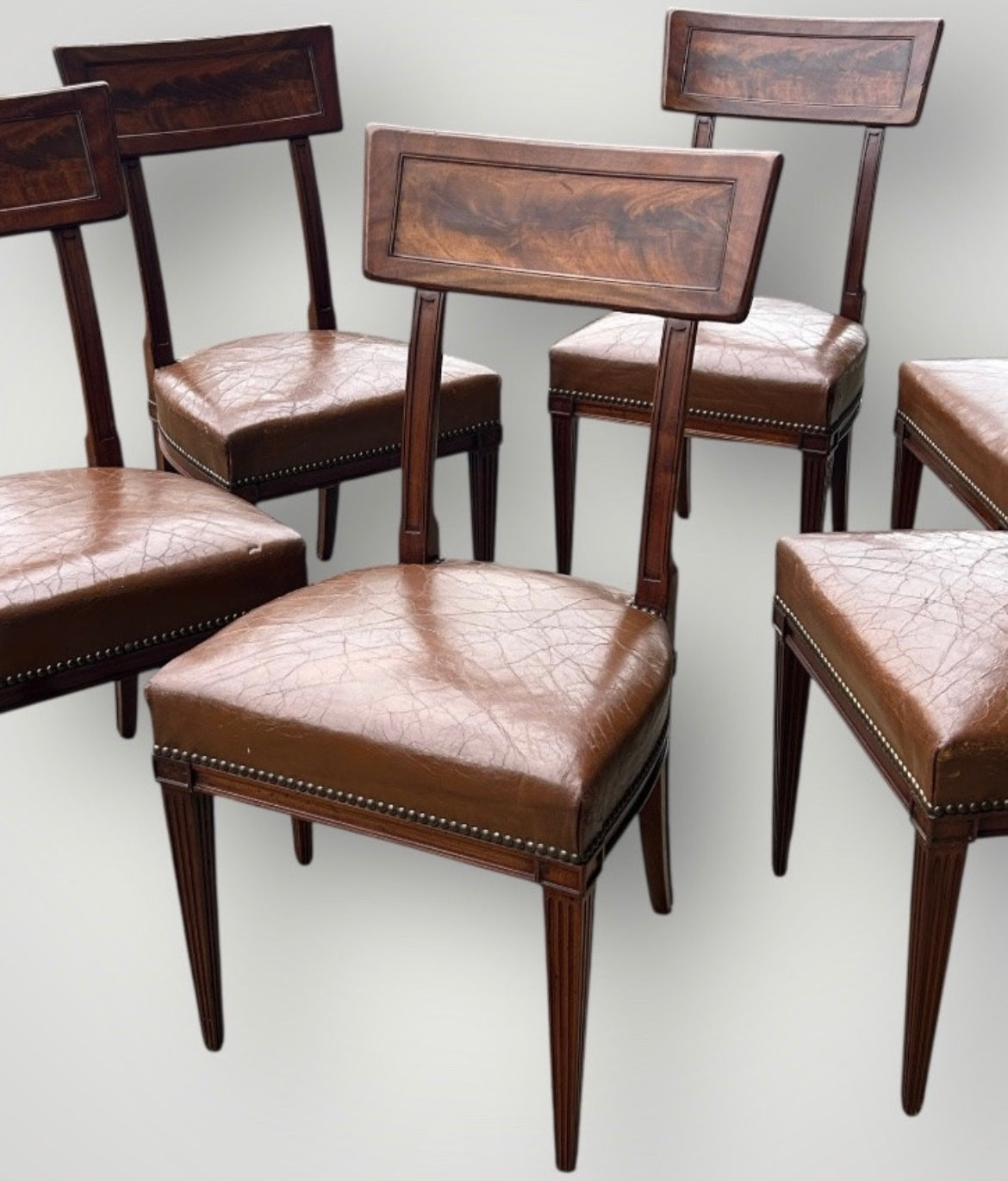 Suite de six chaises à bandeau en acajou de style Directoire