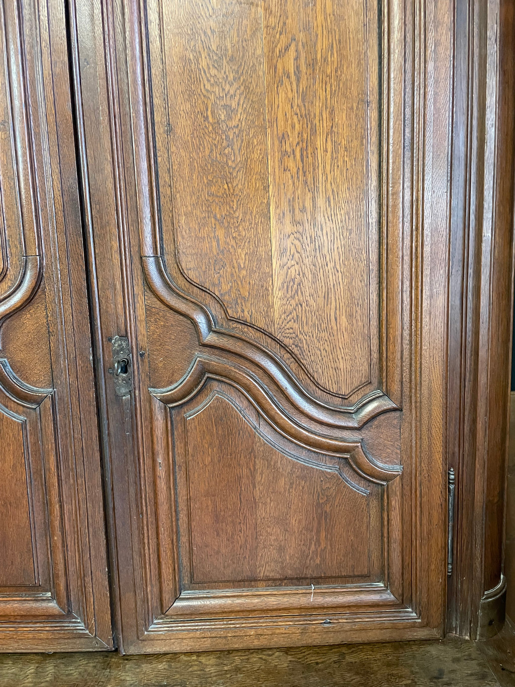 Buffet deux corps de présentation époque régence en chêne