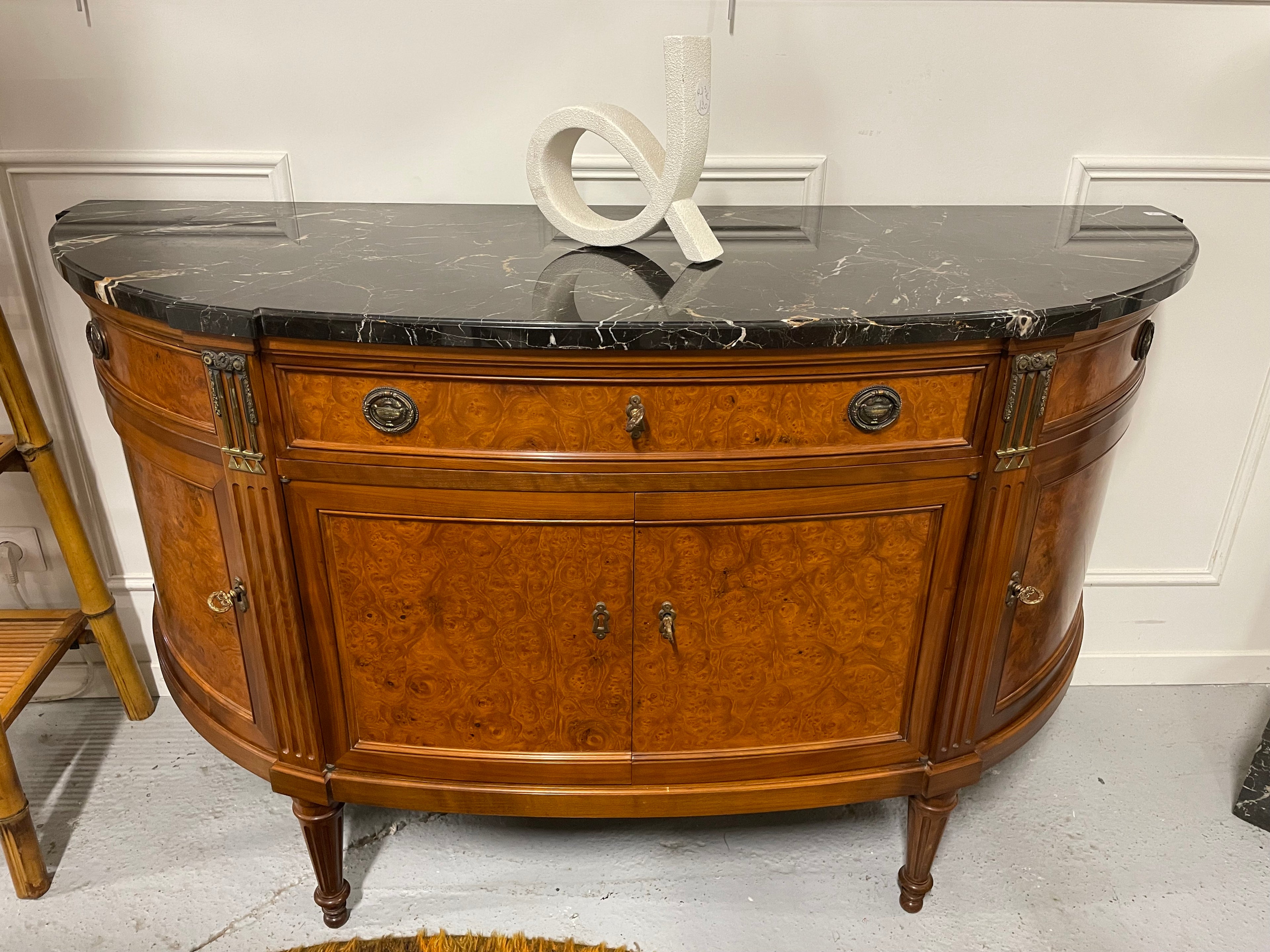 Buffet demi-lune de style Louis XVI