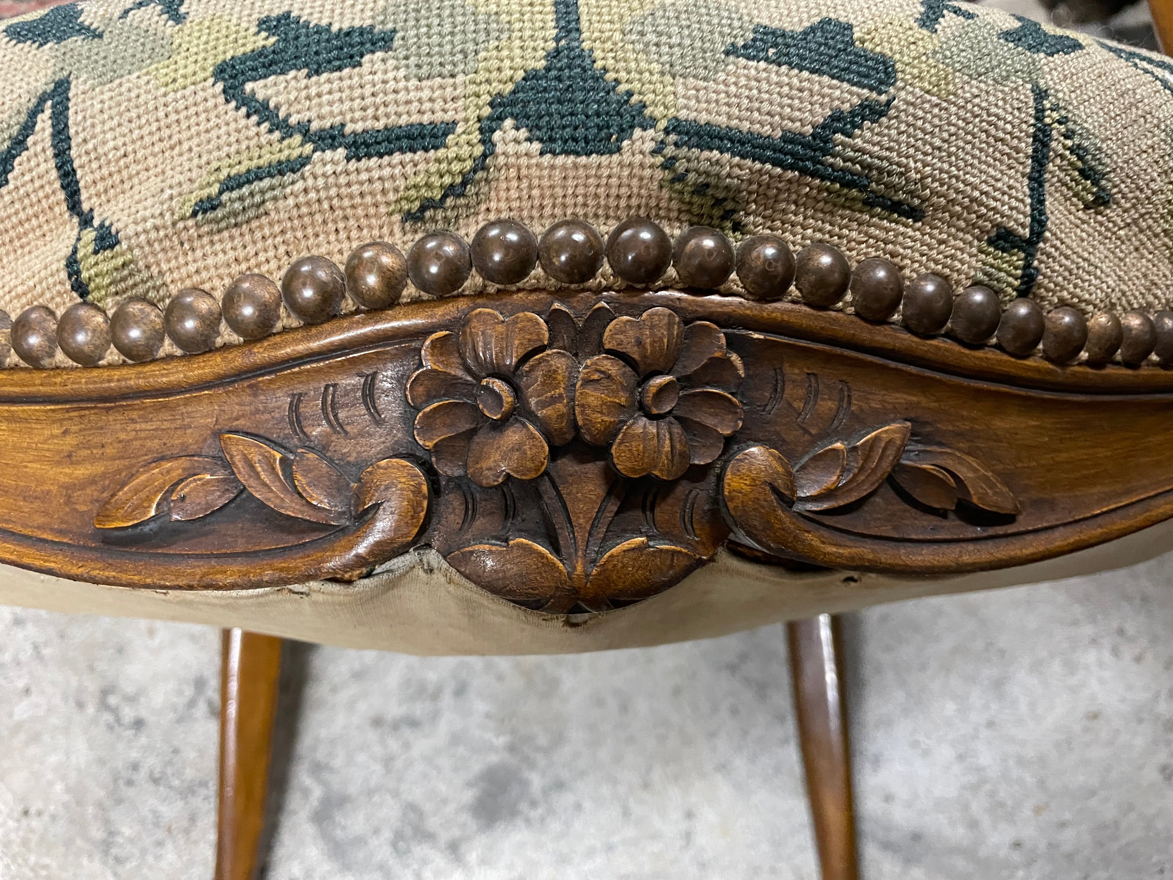 Paire de fauteuils en hêtre de style Louis XV époque 19ème