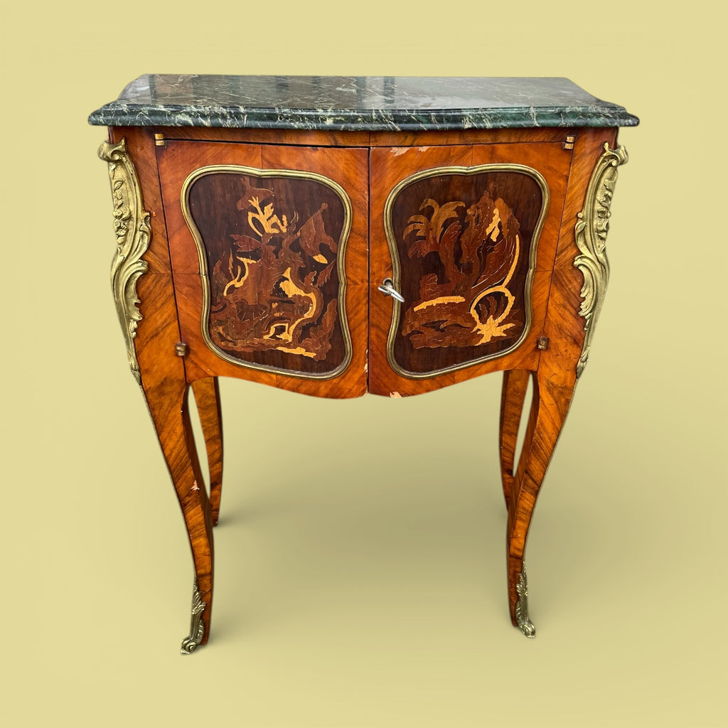 Petite commode de salon en marqueterie style Louis XV