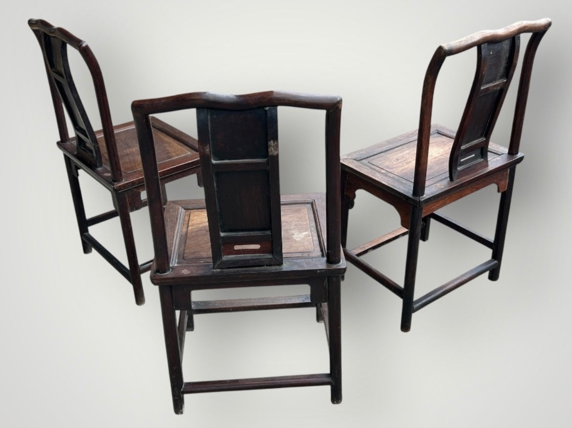 Suite de trois chaises Chinoise - Chine époque fin XIXème bois exotique