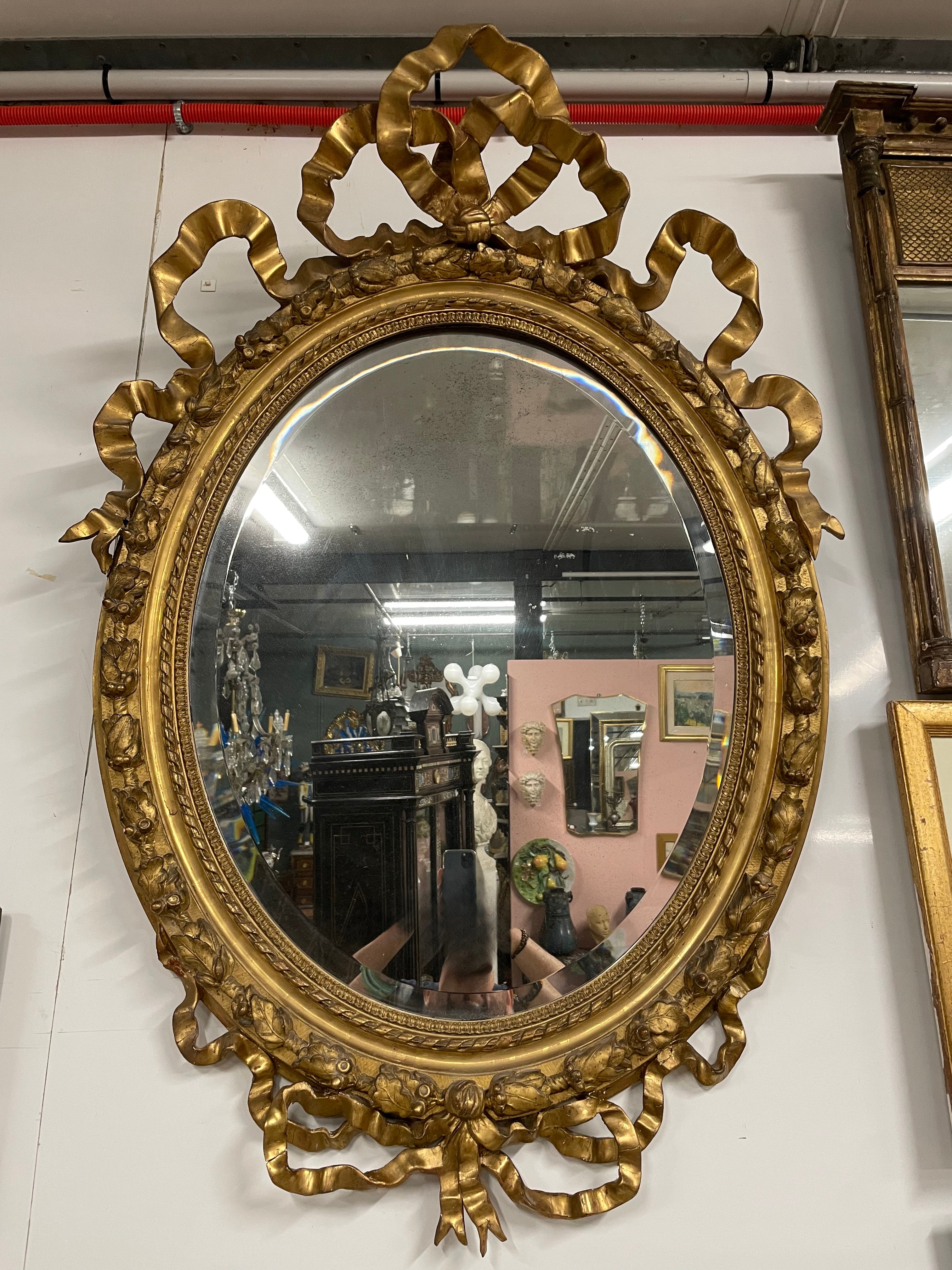 Miroir oval de style Louis XVI époque Napoléon III