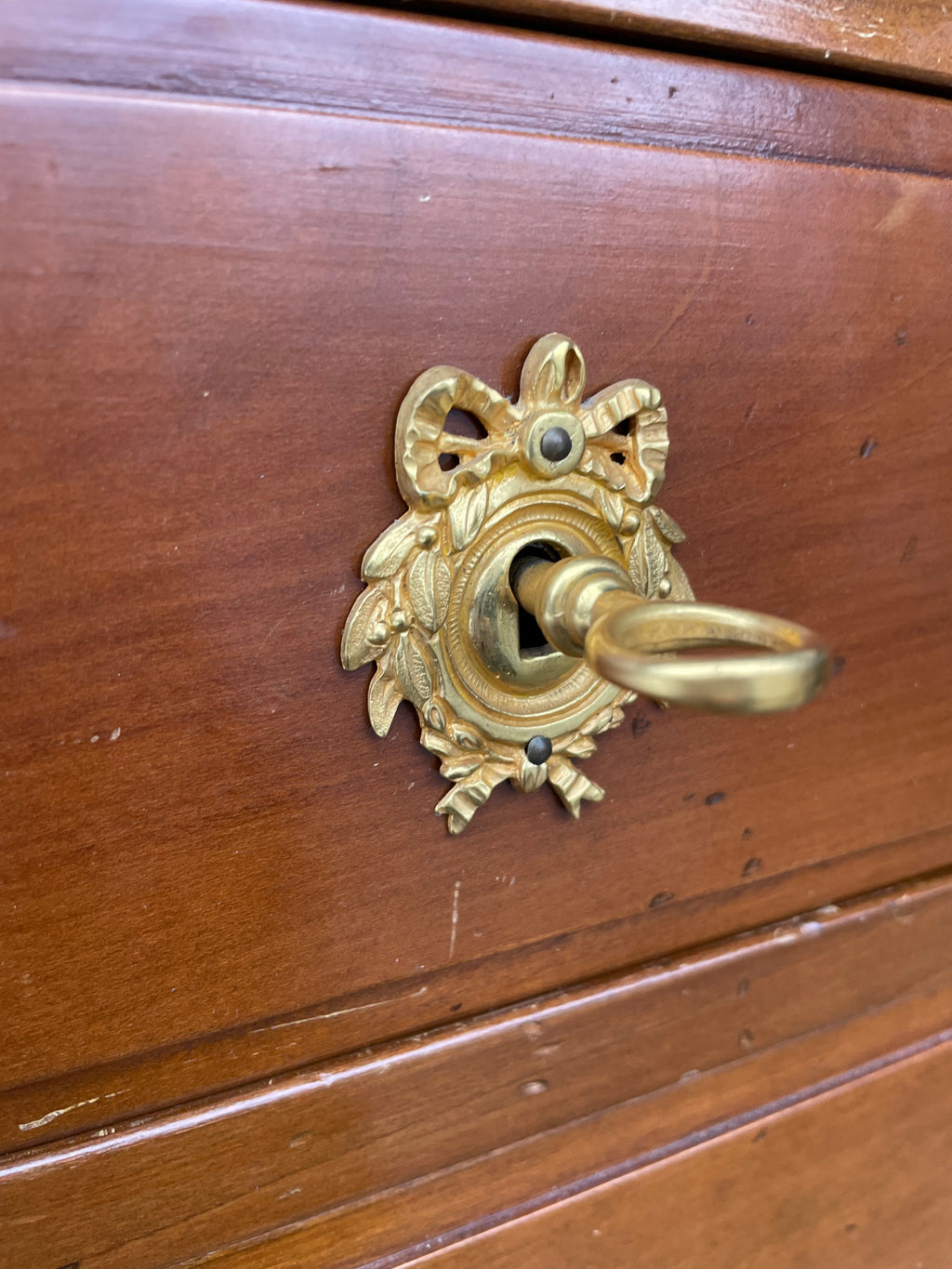 Commode style Louis XVI estampille Hazard