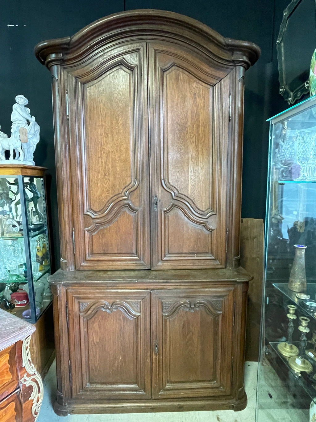 Buffet deux corps de présentation époque régence en chêne