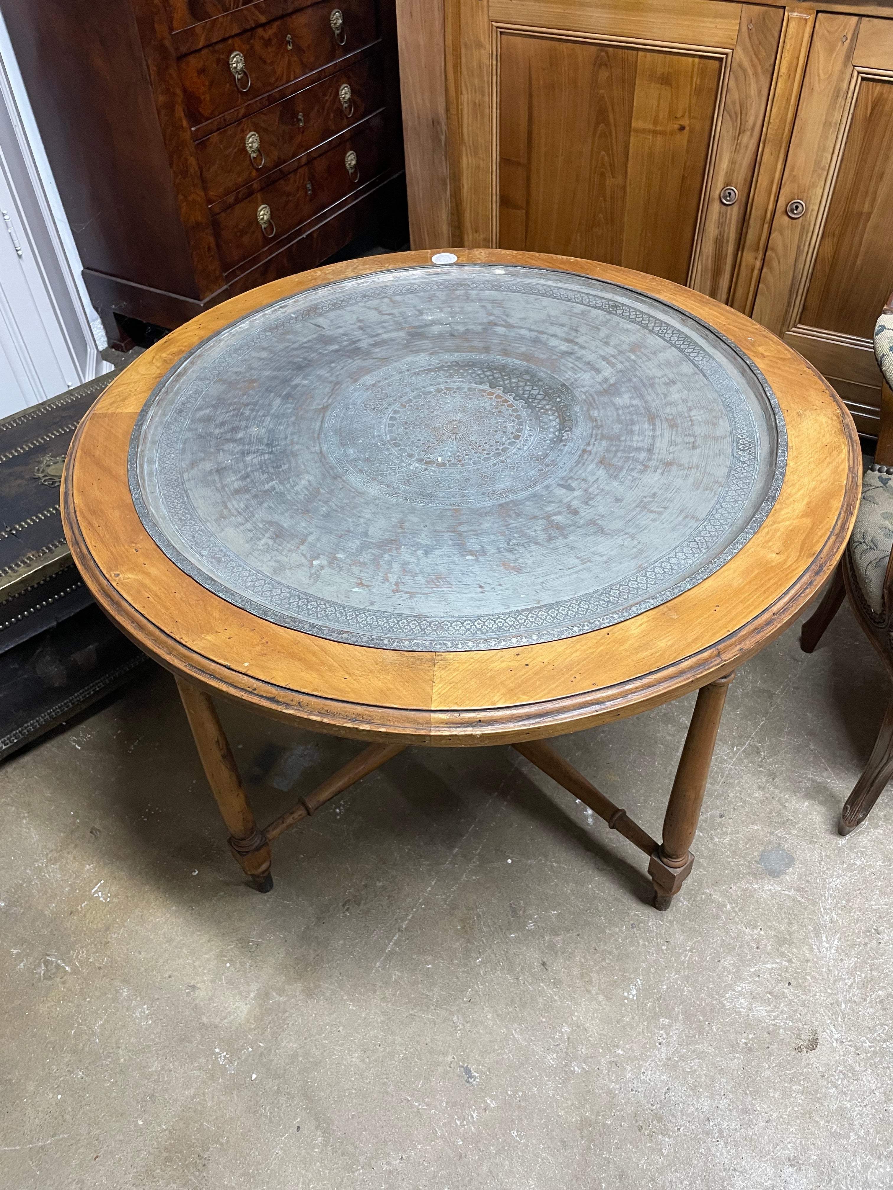 Table basse orientaliste ethnique