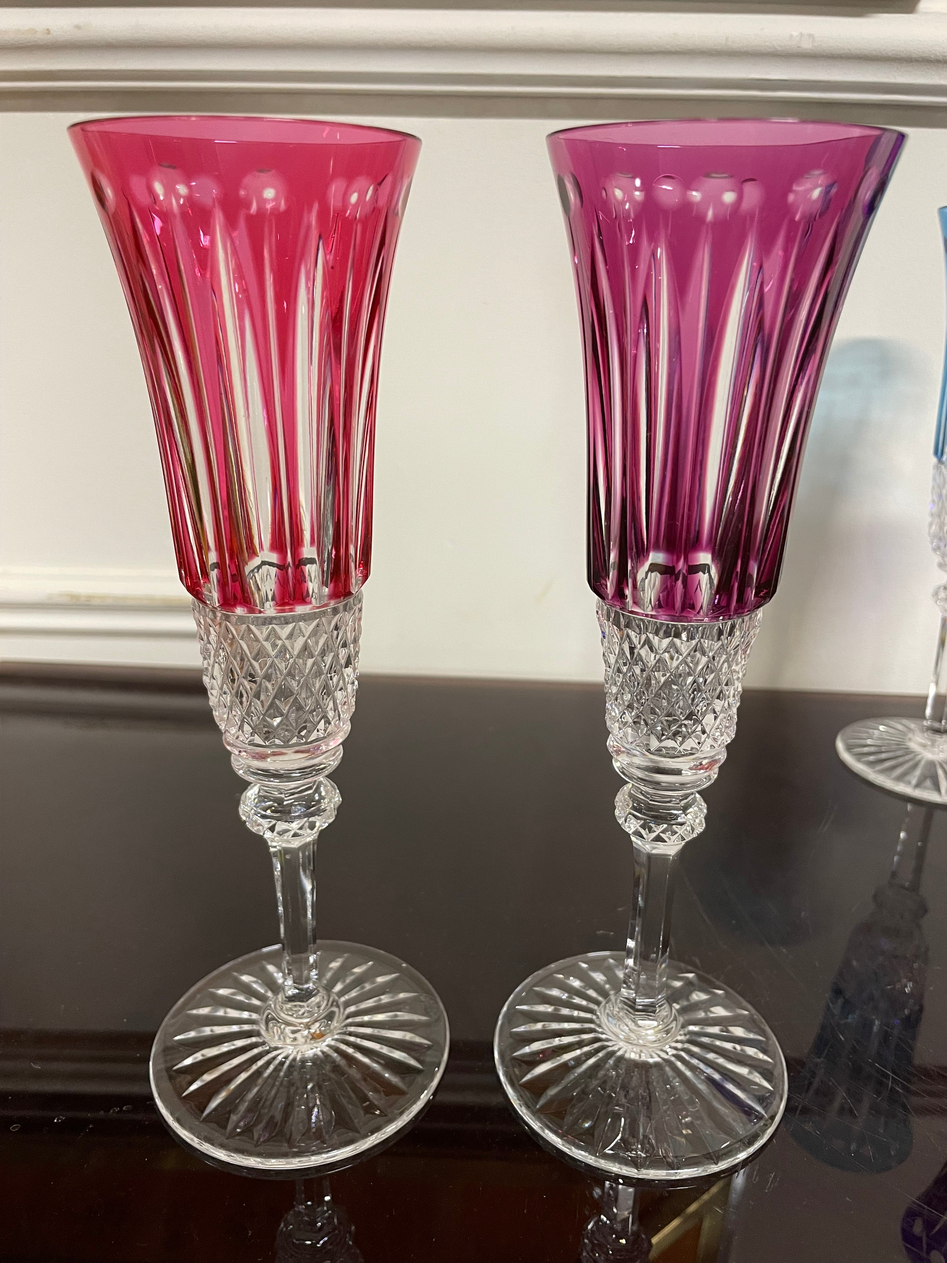 6 FLÛTES À CHAMPAGNE EN CRISTAL DE COULEUR SAINT LOUIS MODÈLE TOMMY H: 20,5