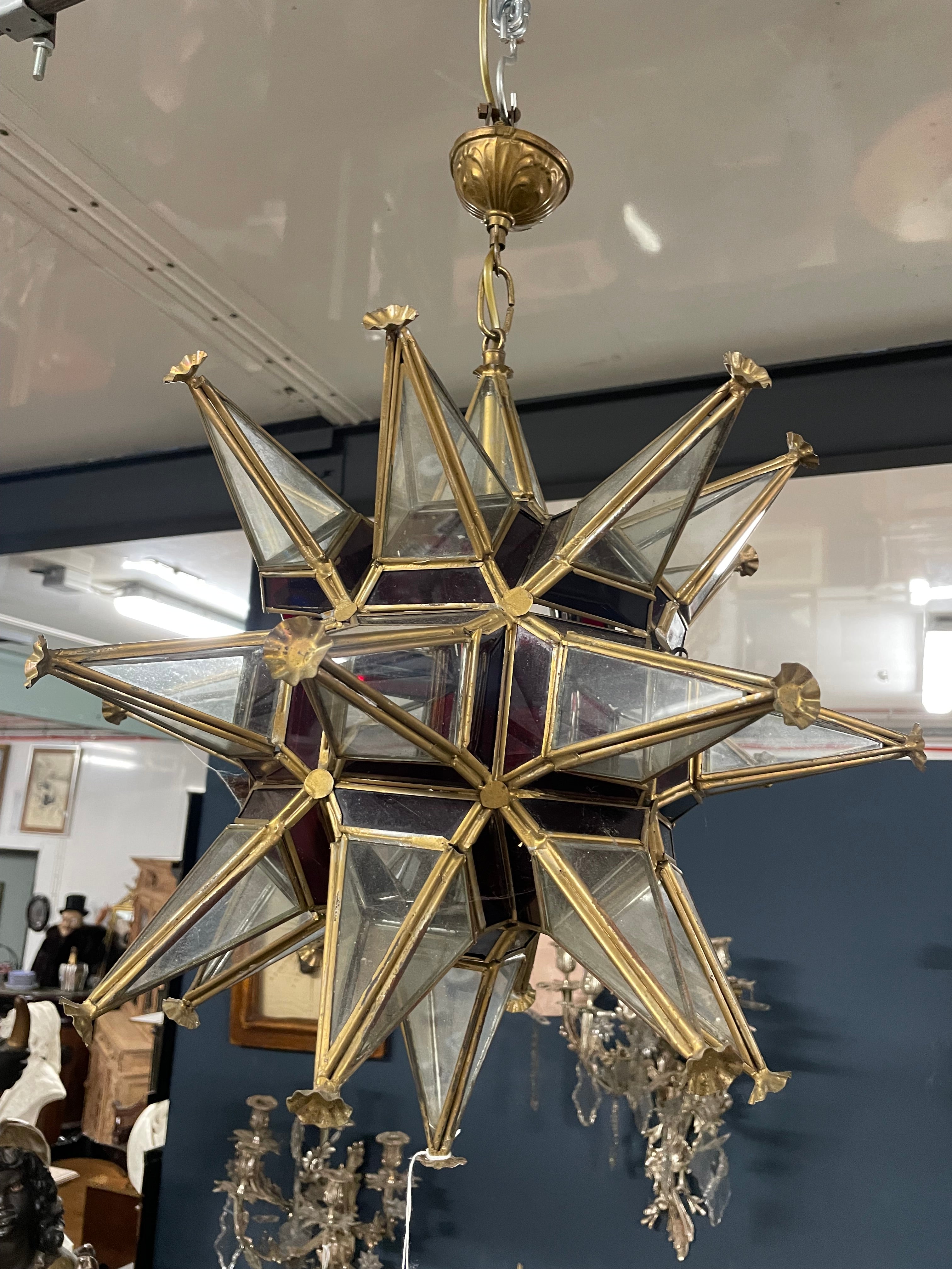 Lustre étoile en laiton et morceaux de verre