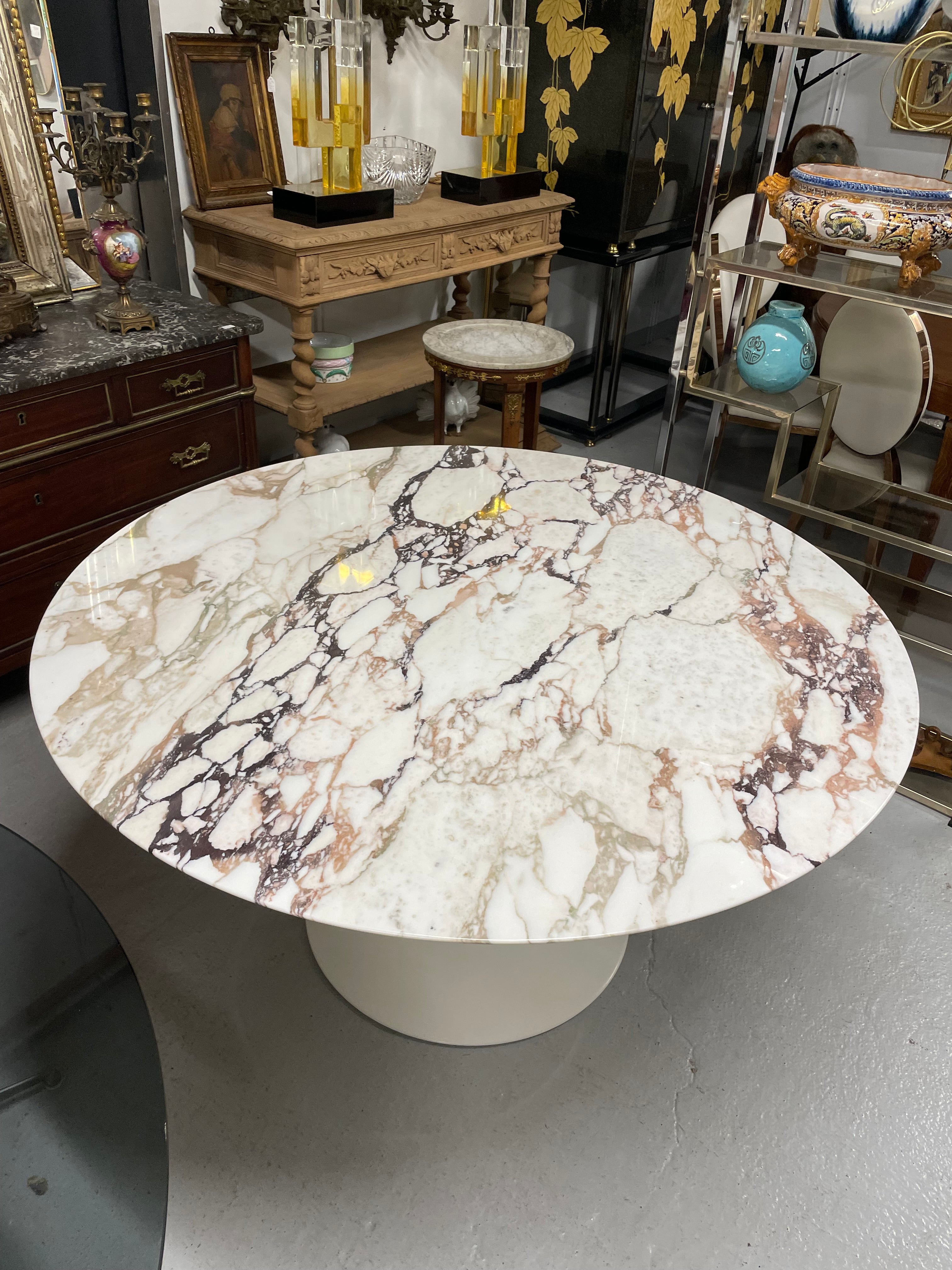 Table Knoll Eero Saarinen Modèle Tulipe En Marbre 137 Cm
