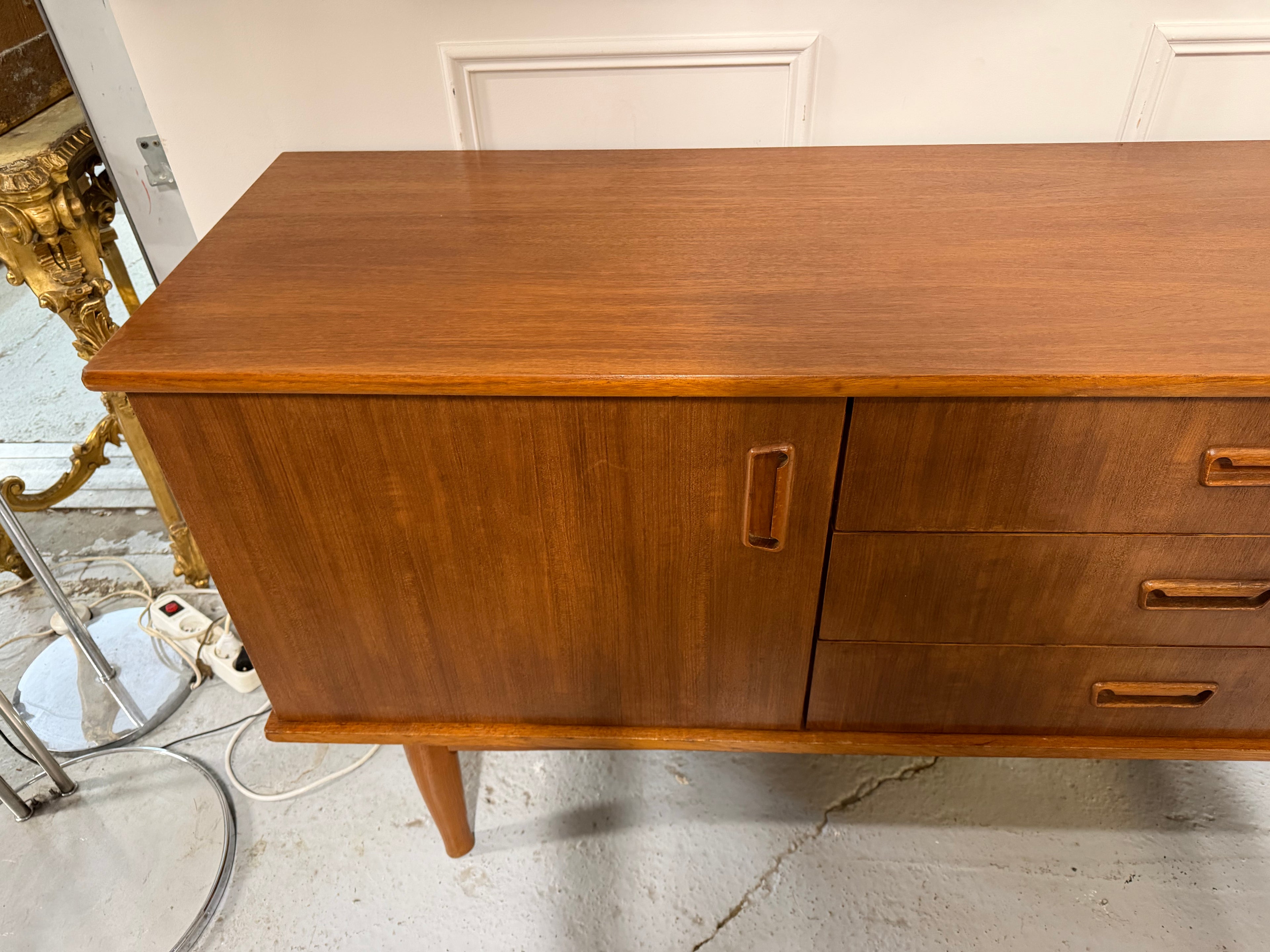 Enfilade en teck scandinave vers 1960