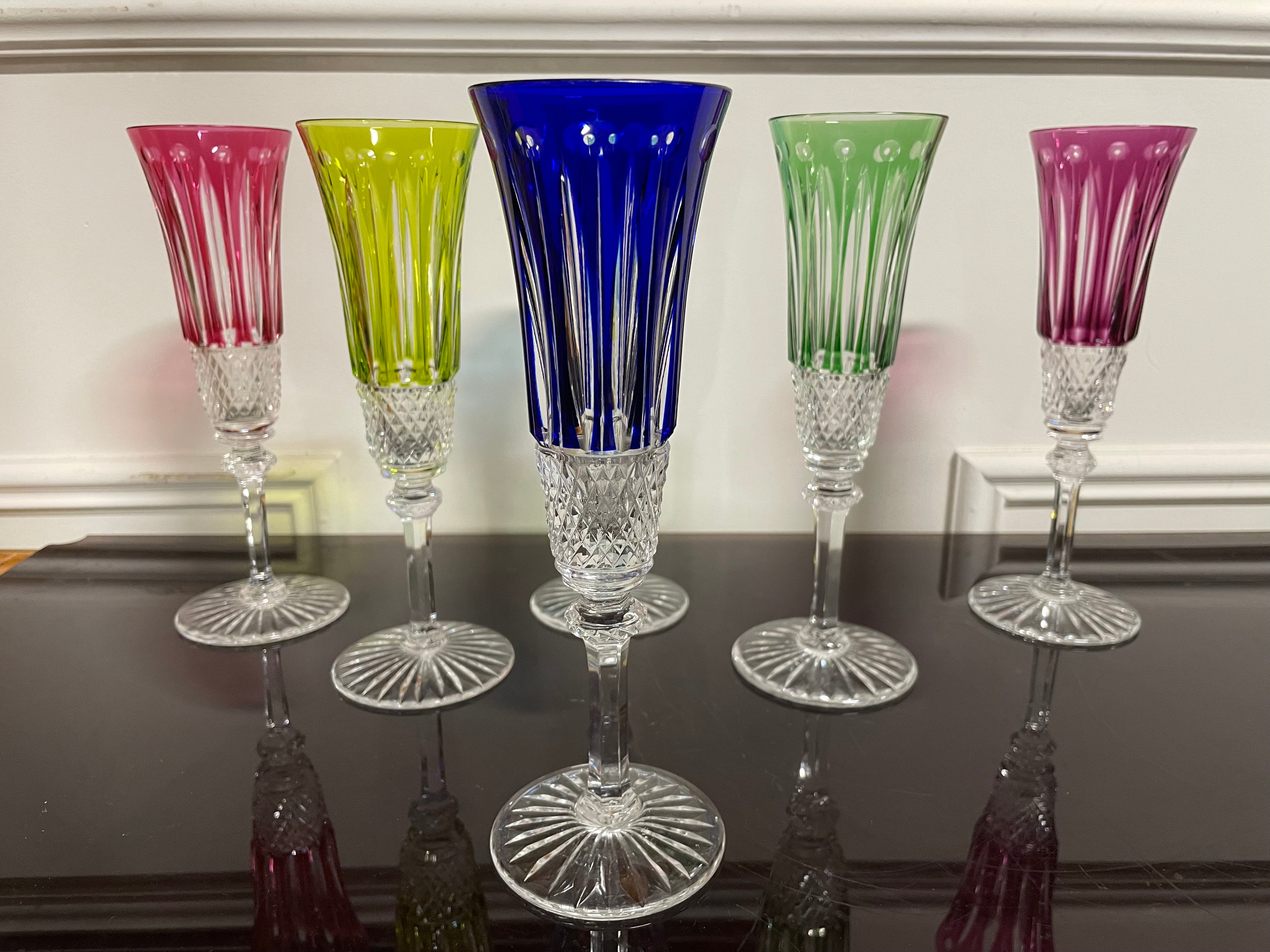 6 FLÛTES À CHAMPAGNE EN CRISTAL DE COULEUR SAINT LOUIS MODÈLE TOMMY H: 20,5