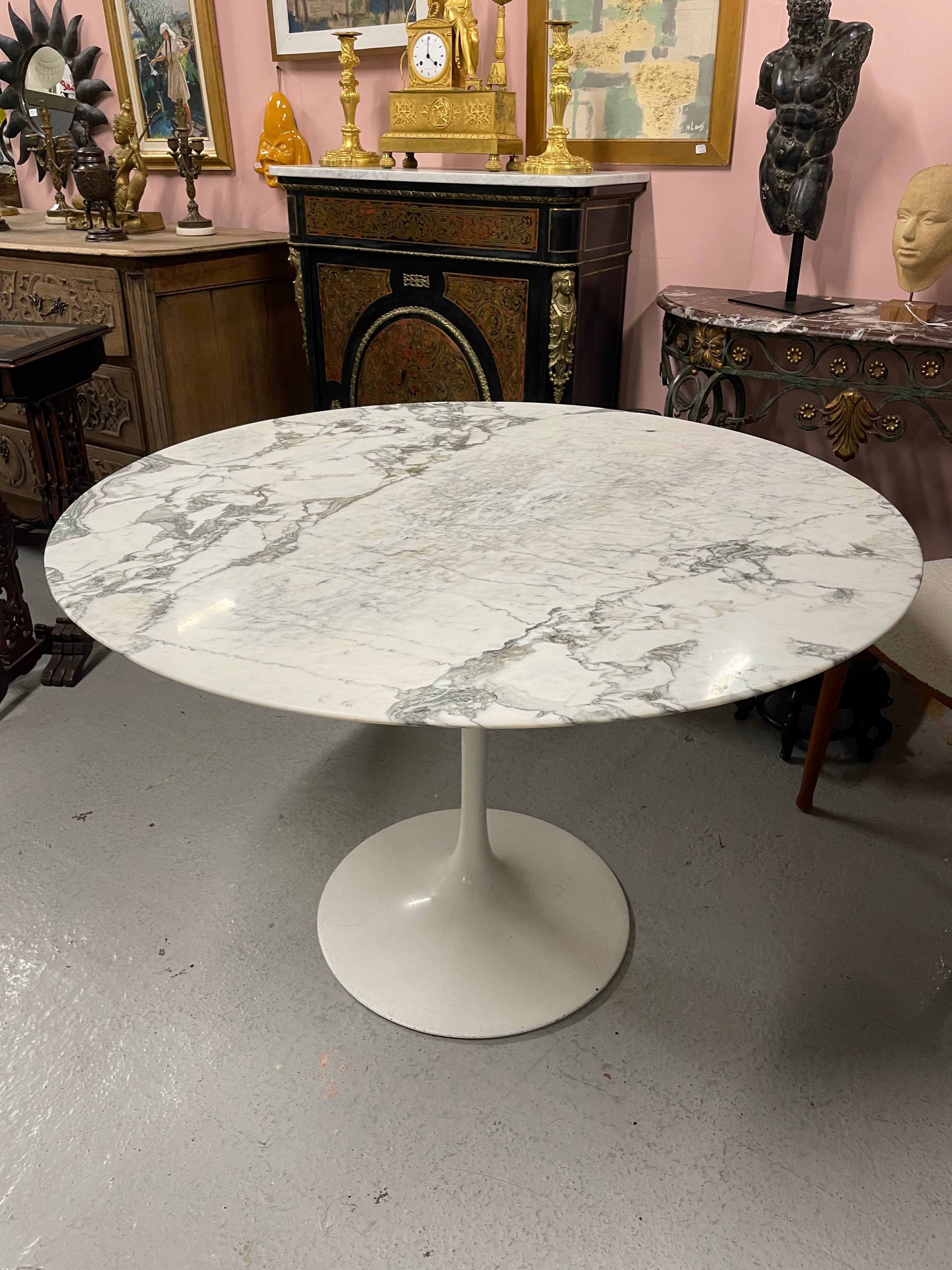 Table Knoll Eero Saarinen Modèle Tulipe En Marbre 107 Cm