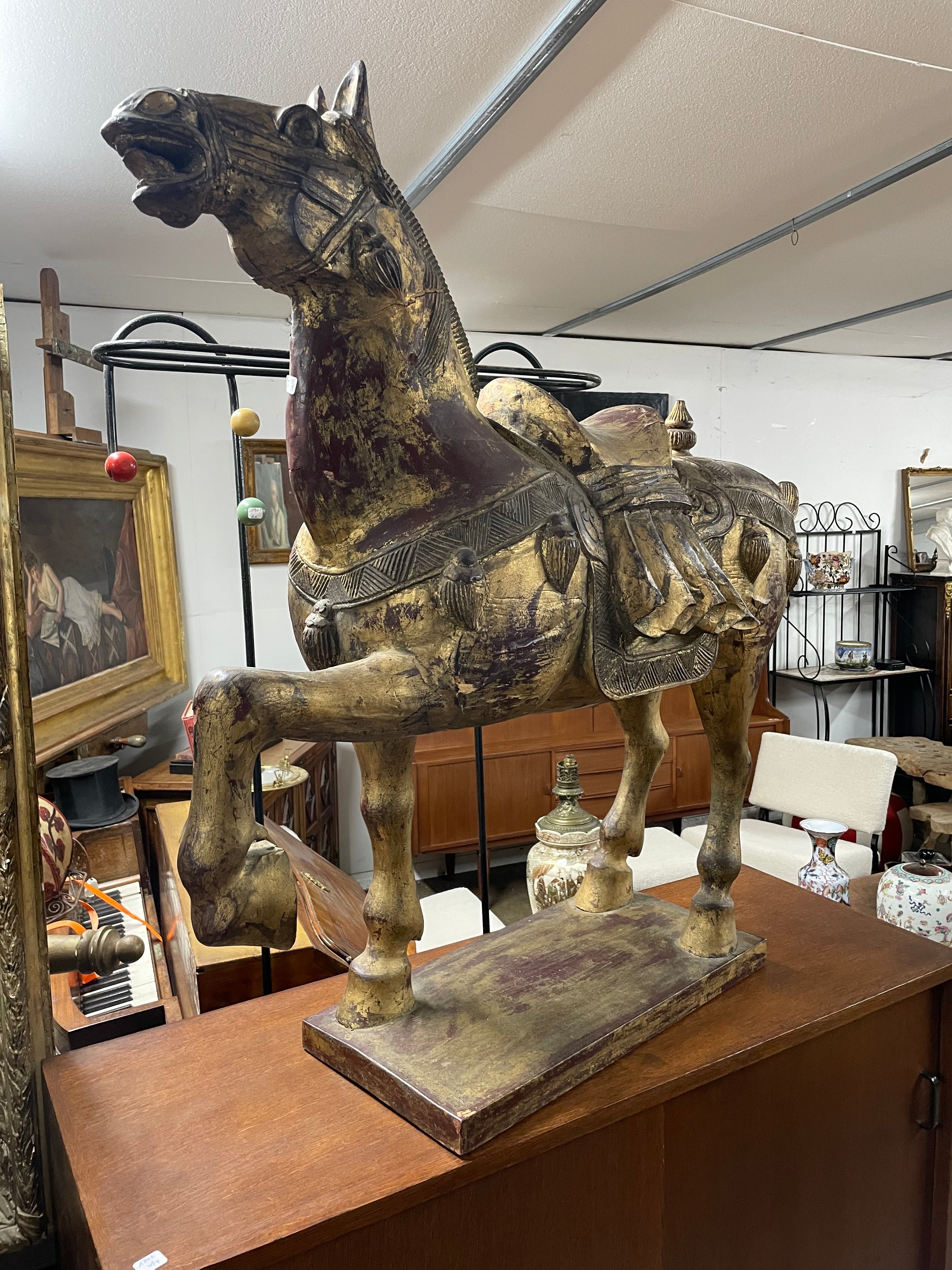 Sculpture Cheval Asiatique Bois doré