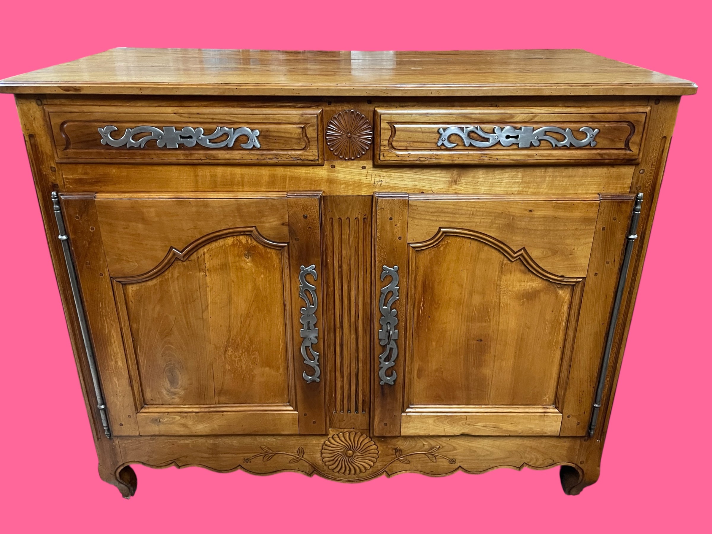 VENDU - Buffet rustique Louis XV en noyer 19ème