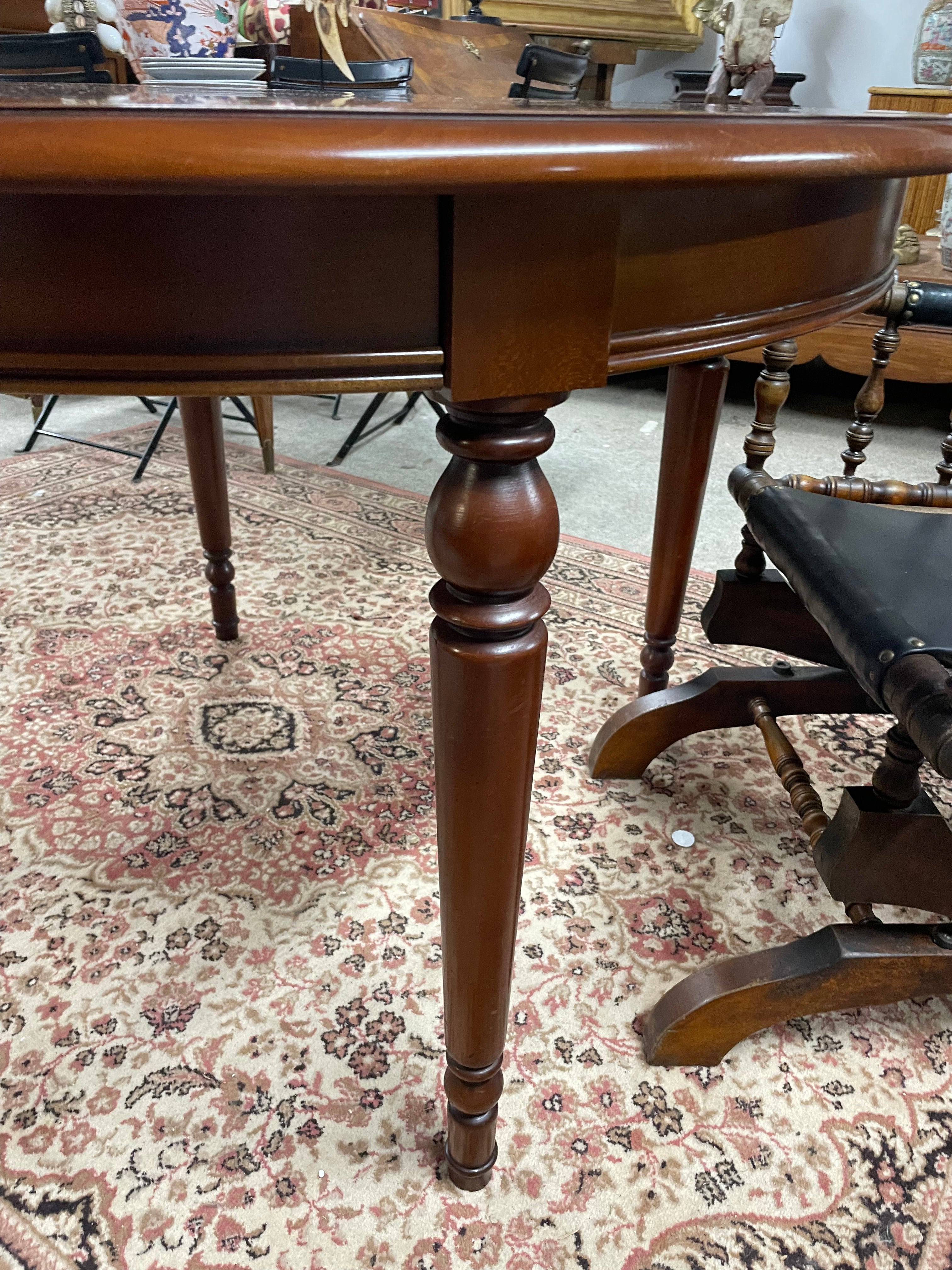 Table ronde Louis Philippe en Merisier