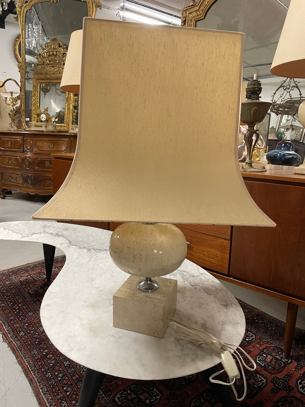 Lampe en travertin par Philippe Barbier